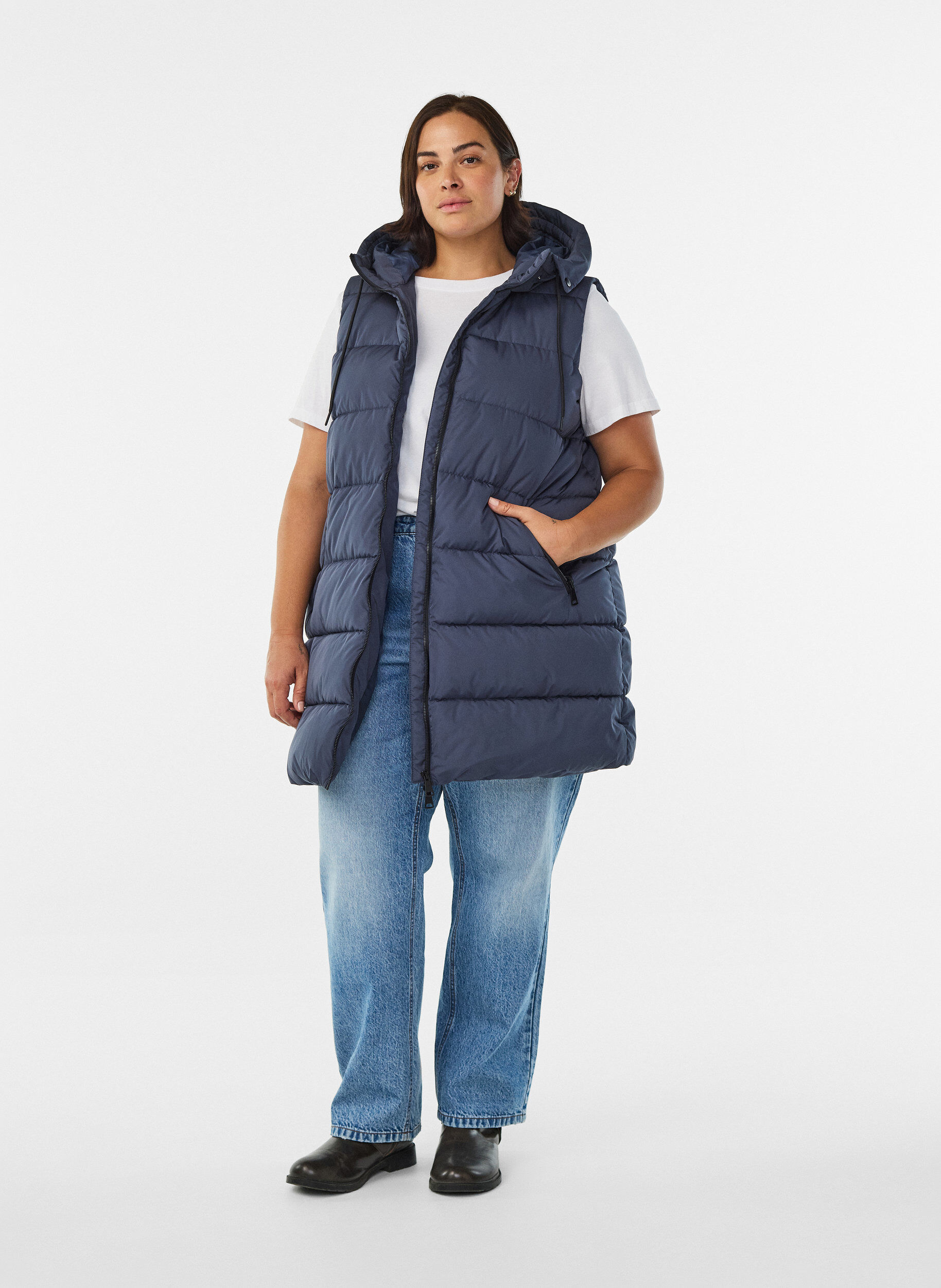 Zizzi Lang vest med h&aelig;tte og lommer, Bl&aring;, Model image number 1