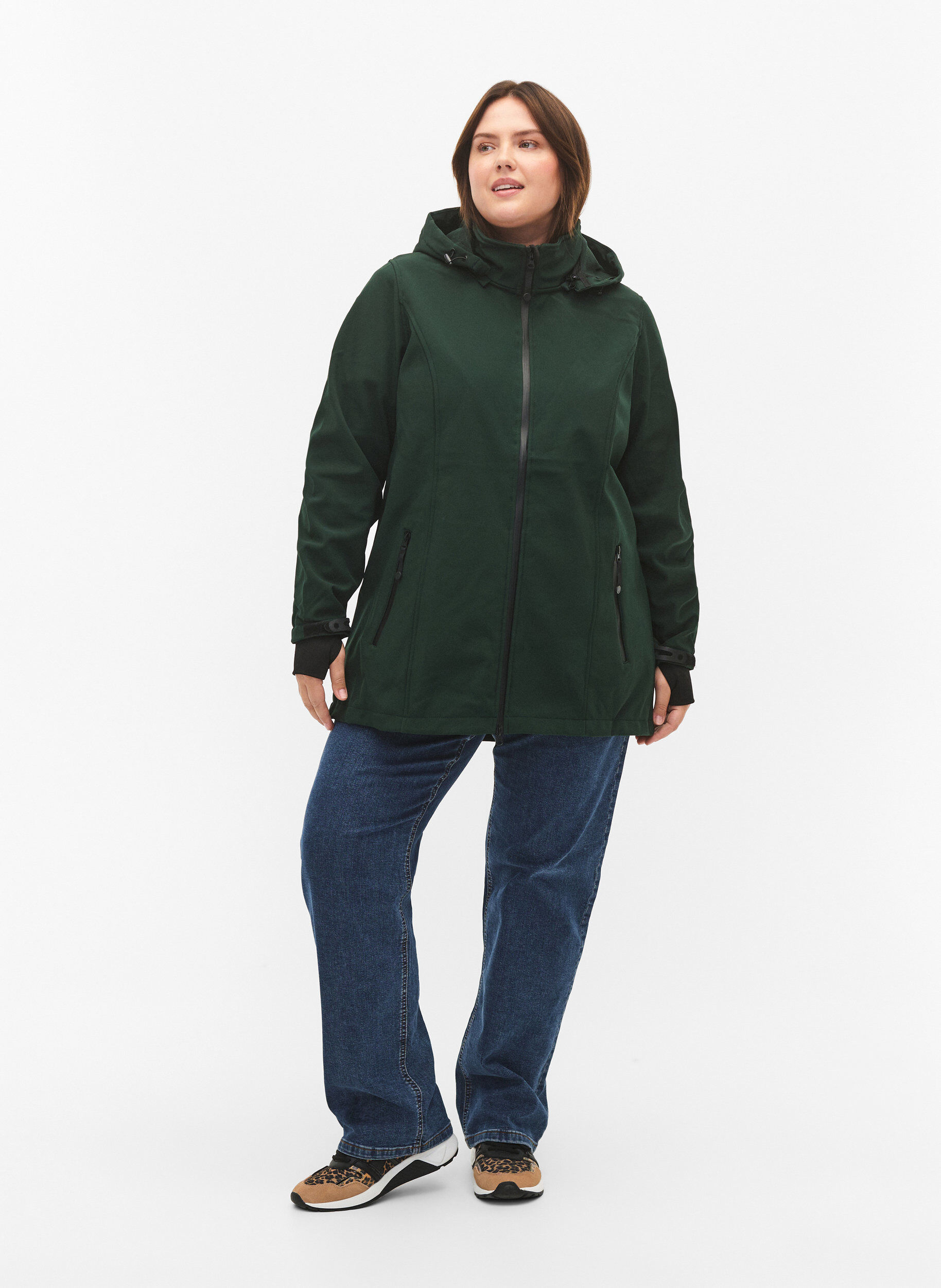Zizzi Kort softshell jakke med aftagelig h&aelig;tte, Gr&oslash;n, Model image number 1