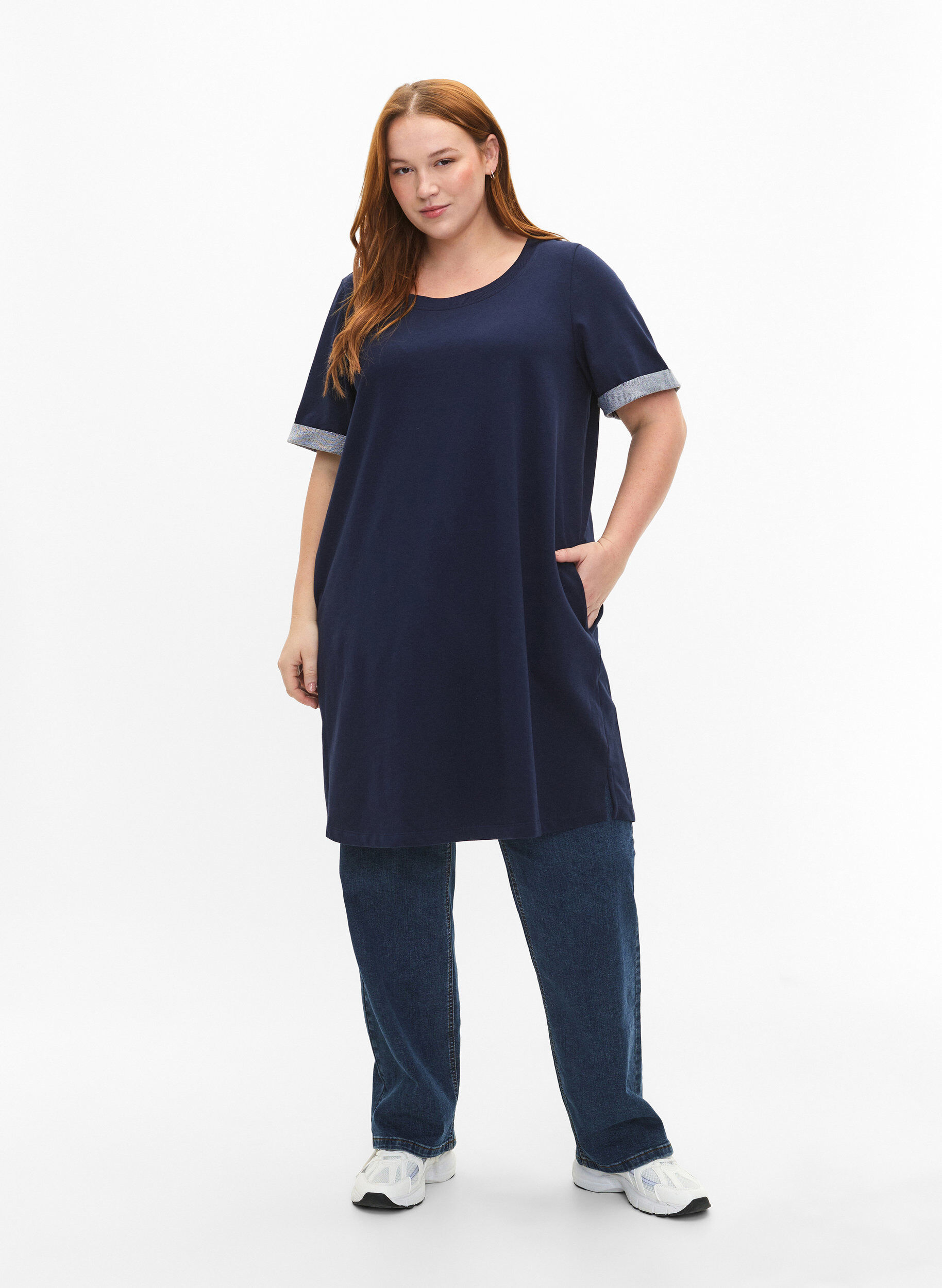 Zizzi Kort&aelig;rmet sweatkjole med lommer, Black Iris, Model image number 2