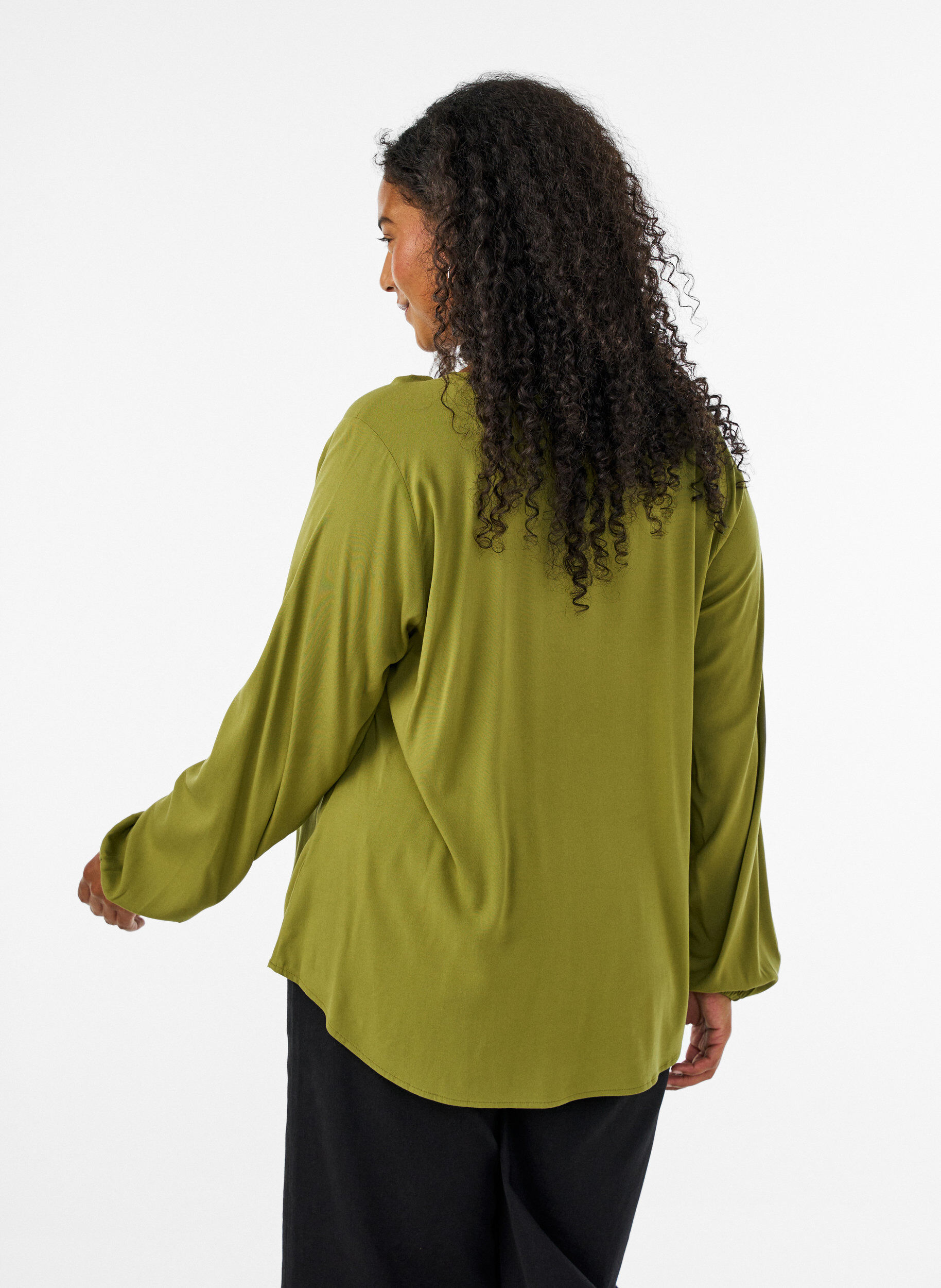 ZizziViskosebluse med V-hals og lange &aelig;rmer, Gr&oslash;n, Model image number 2
