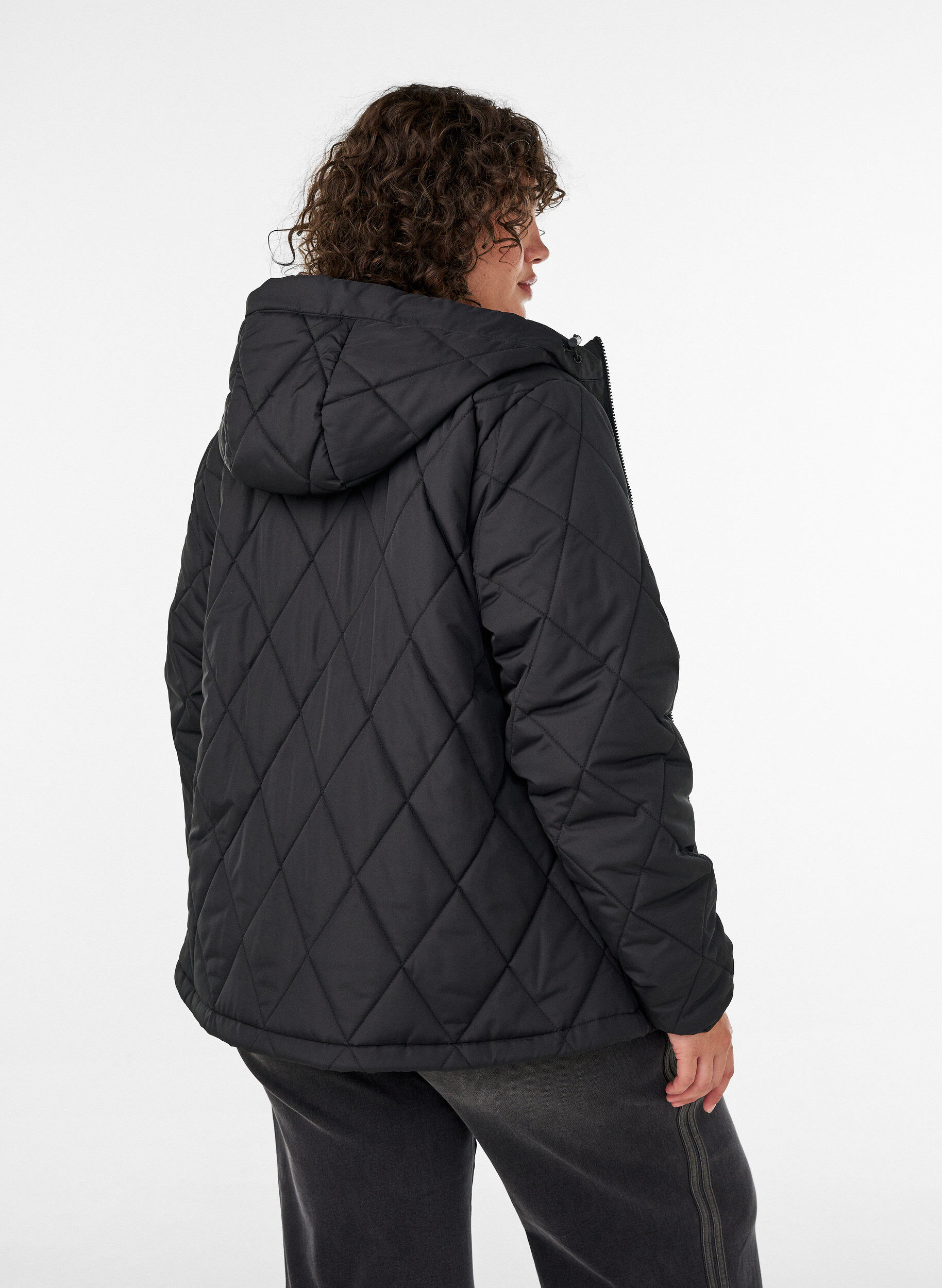 ZizziLet vatteret jakke med diamantquilt, Sort, Model image number 2