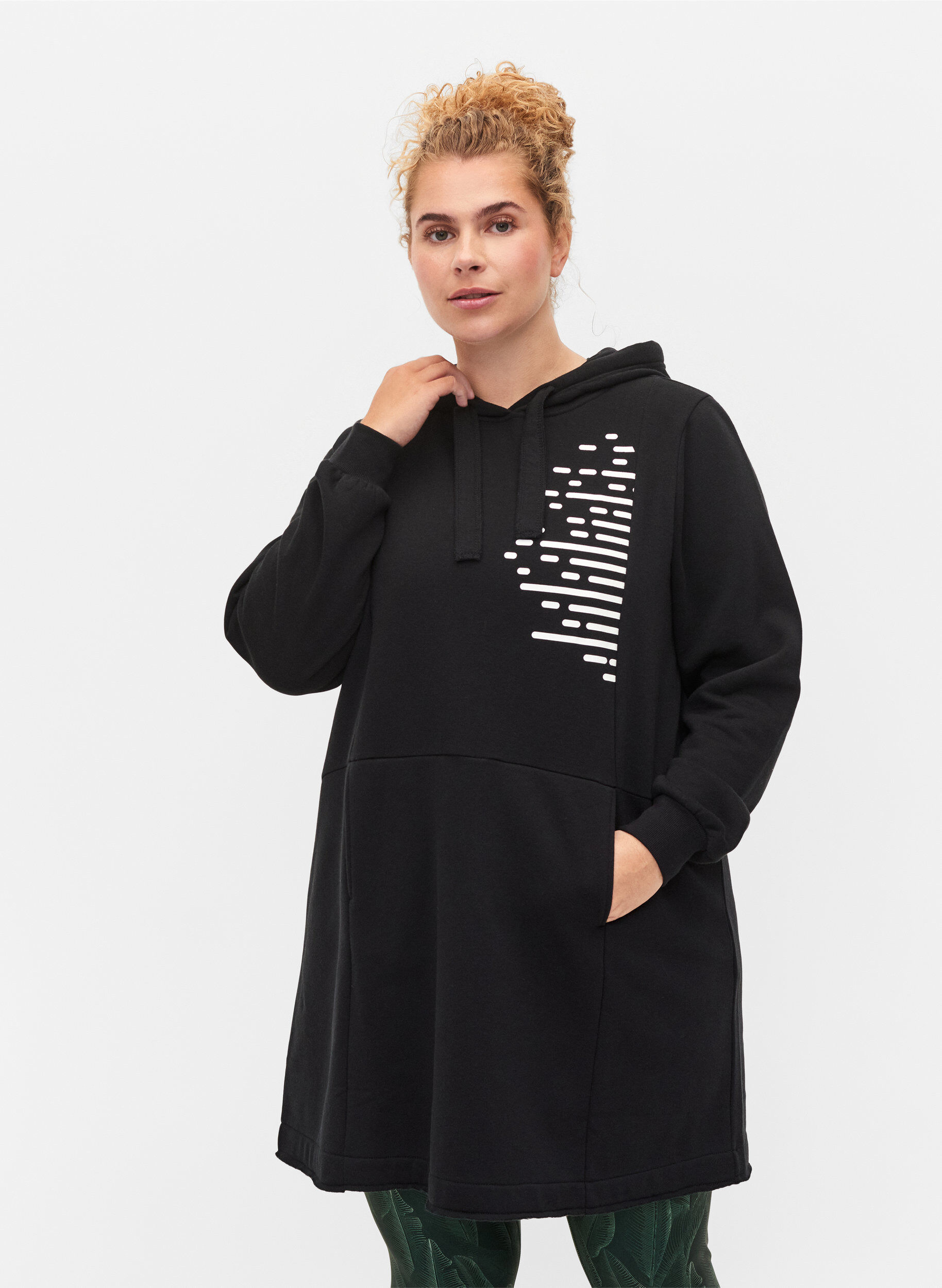 Zizzi Lang sweatshirt med h&aelig;tte og lommer, Black, Model image number 0