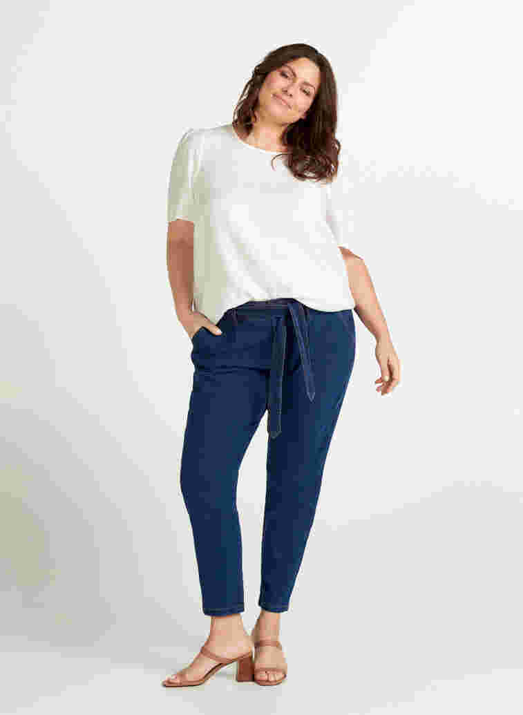 Cropped jeans med bælte, Blue denim, Model image number 0