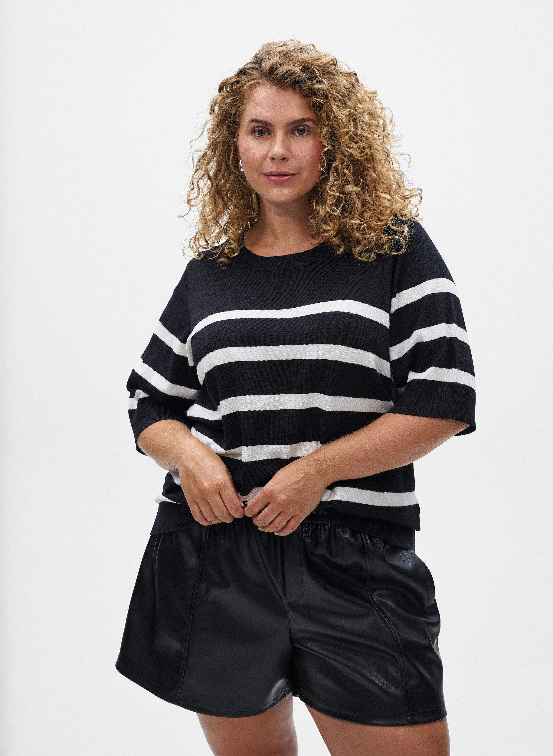ZizziStribet strikbluse med korte &aelig;rmer, Sort, Model image number 0