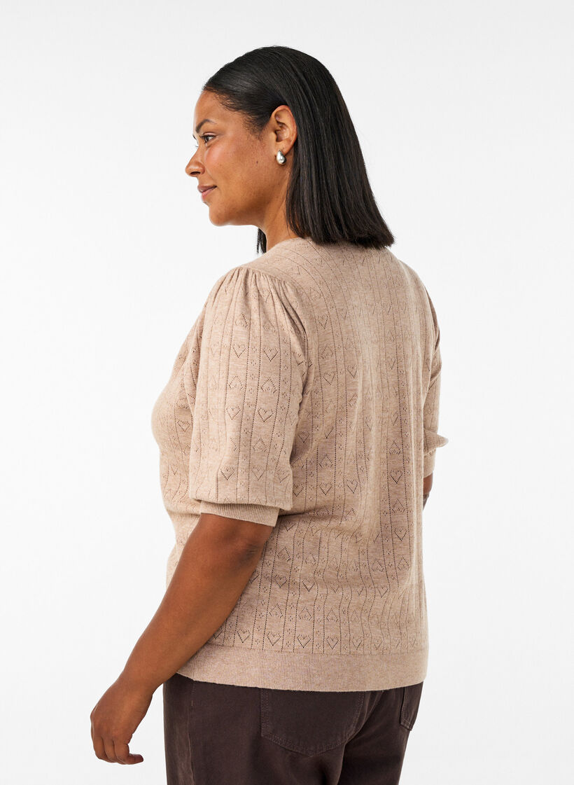 Kort&aelig;rmet strikbluse med pointellem&oslash;nster, Beige, Model image number 2