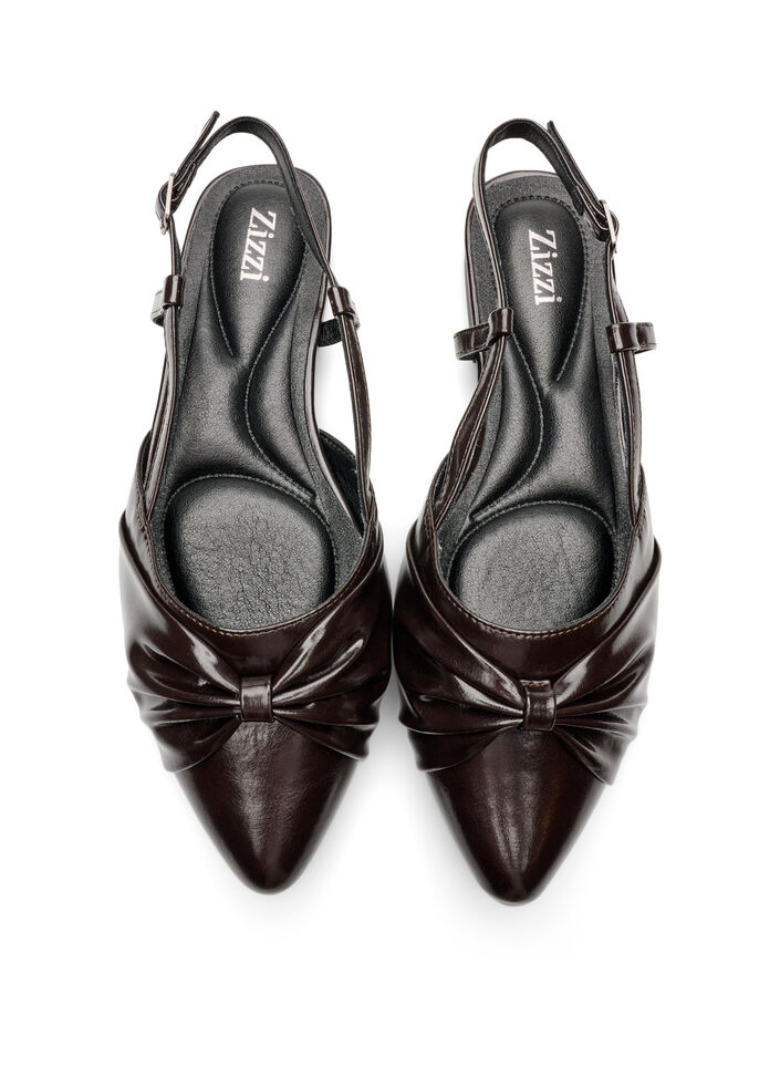 Slingback med sl&oslash;jfedetalje og laklook, Brun, Packshot image number 2