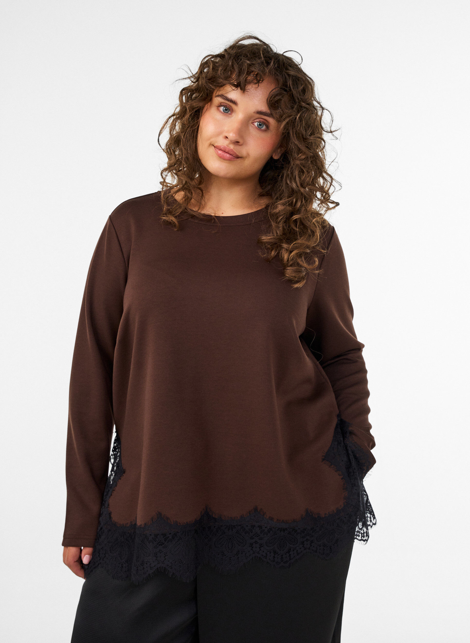 Jerseybluse med blondekant, Brun, Model