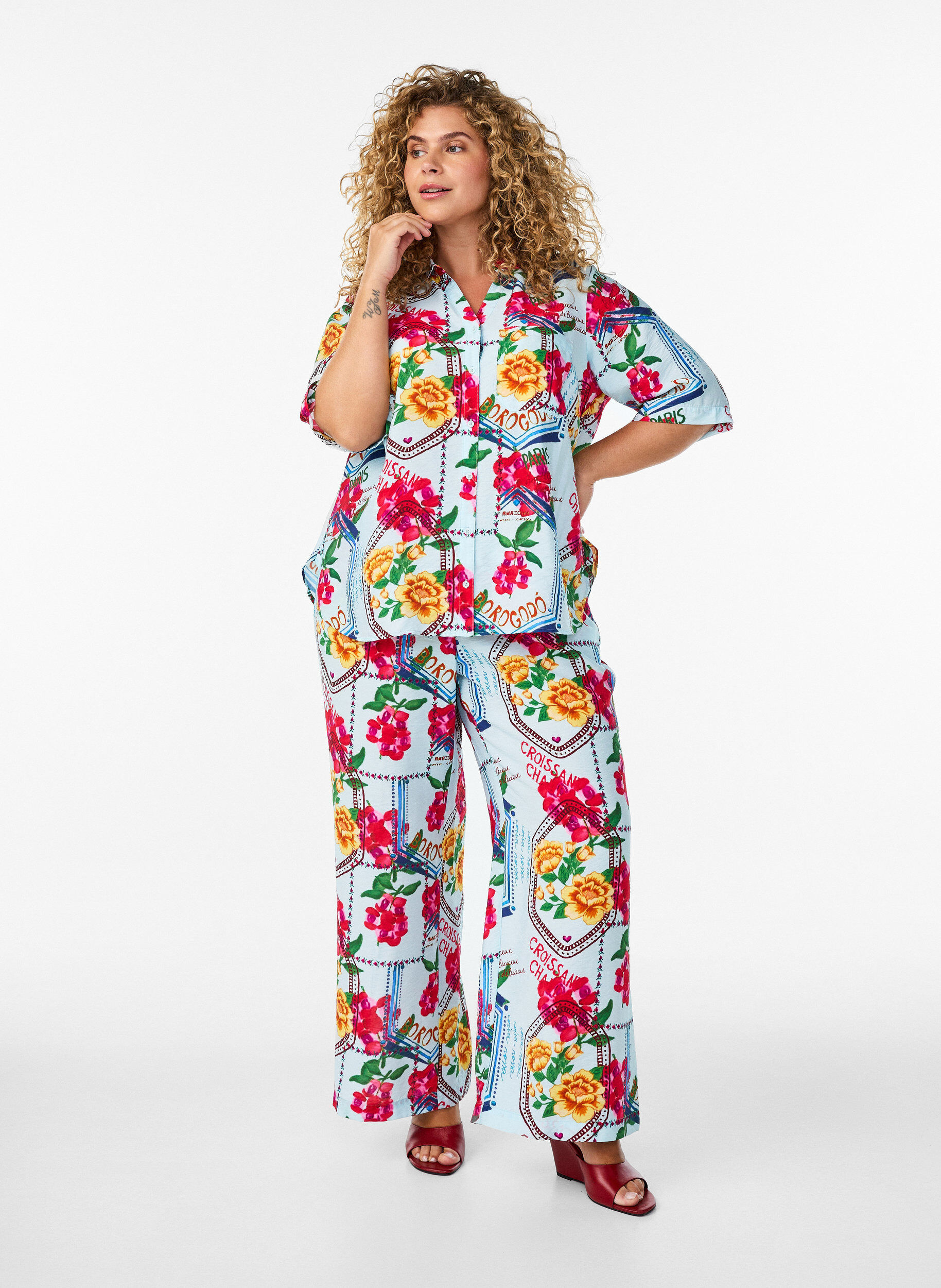 ZizziBukser med lige ben og farverigt print, Bl&aring;, Model image number 0