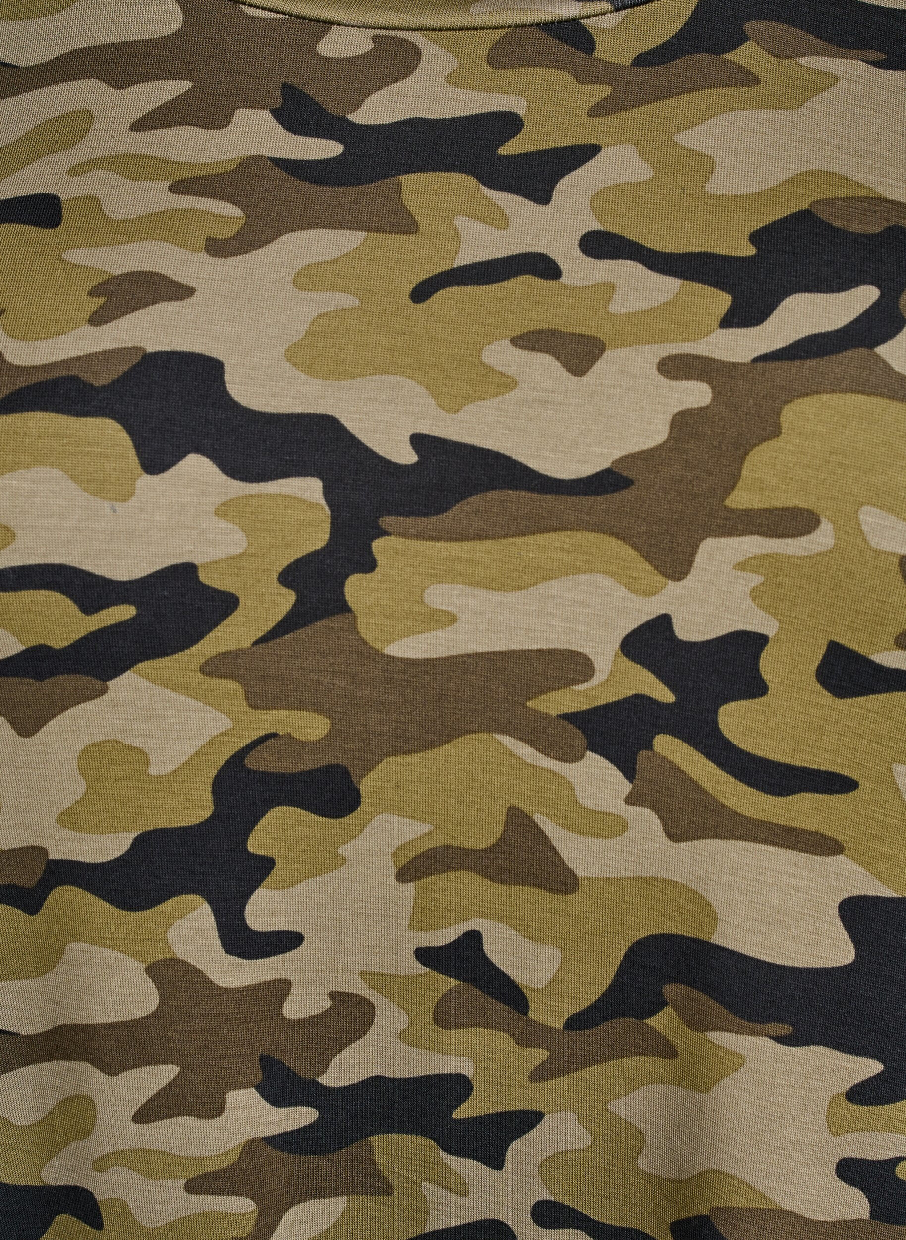 ZizziT-shirt med TENCEL&trade; Lyocell og armyprint, Gr&oslash;n, Packshot image number 2