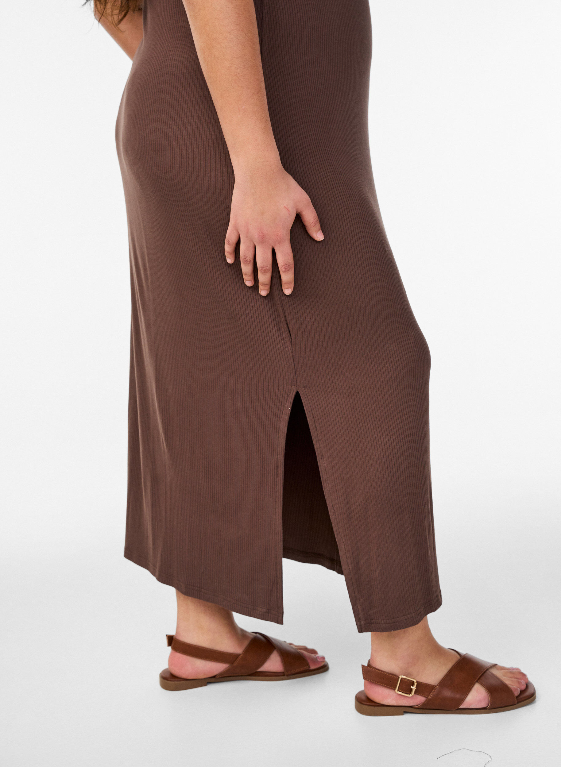 Zizzi&AElig;rmel&oslash;s ribkjole i viskose, Brun, Model image number 2
