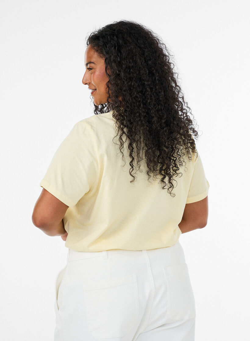 Basis t-shirt i bomuld med rund hals , Gul, Model image number 2