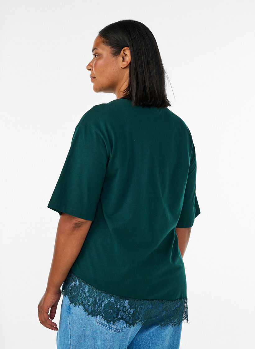 T-shirt med asymmetrisk blondekant, Gr&oslash;n, Model image number 2