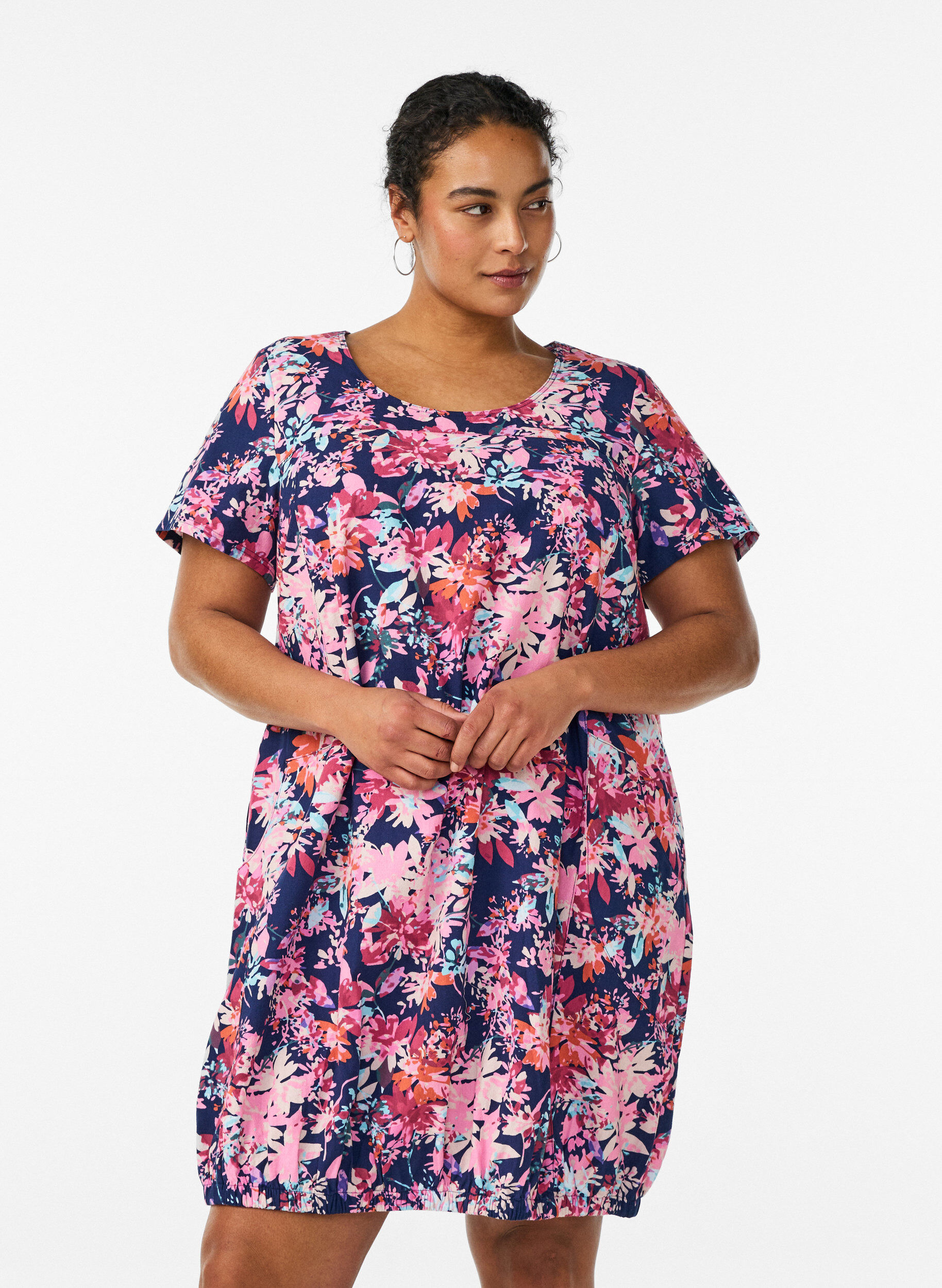 Kort&aelig;rmet bomuldskjole med print, Bl&aring;, Model