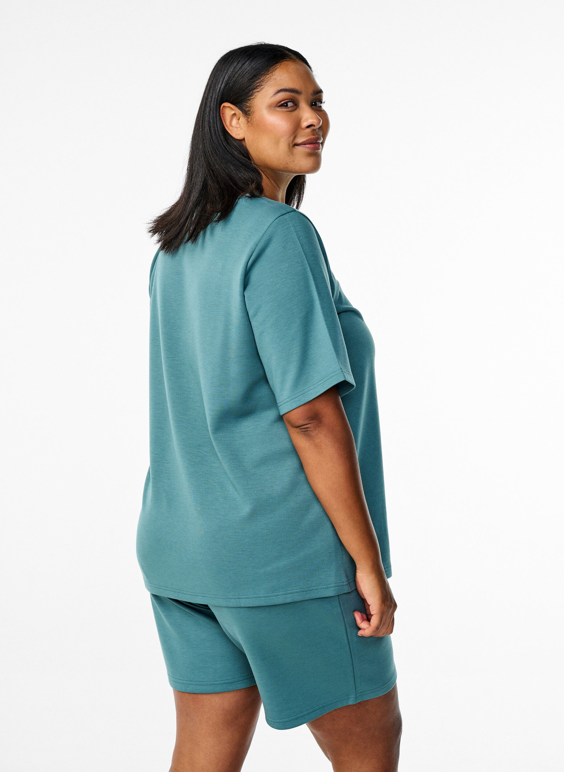 Zizzi Shorts i modal-mix med lommer, Gr&oslash;n, Model image number 2