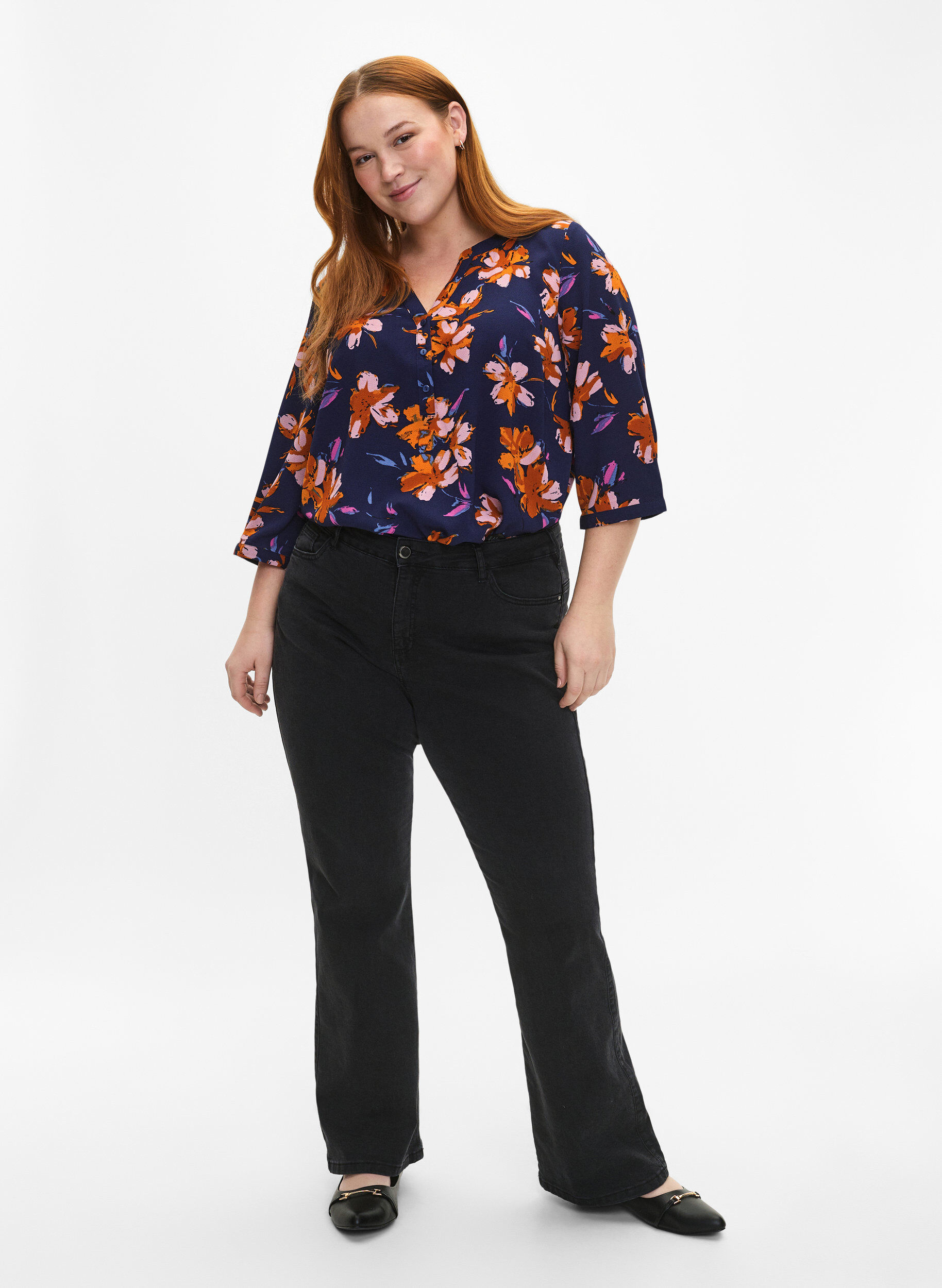 Zizzi Blomstret bluse med 3/4 &aelig;rmer, Peacoat Flower AOP, Model image number 2