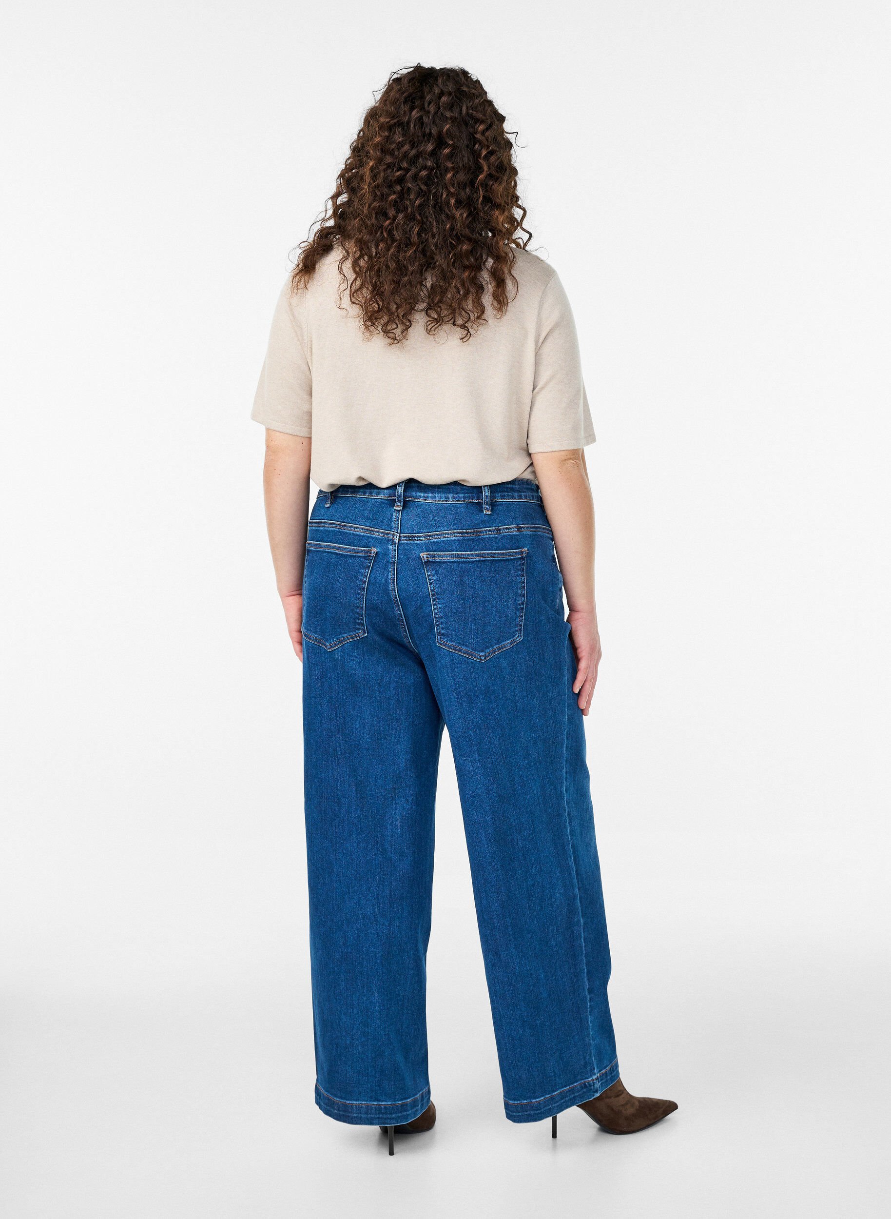 Zizzi Kiana jeans med straight fit og h&oslash;j talje, Bl&aring;, Model image number 1
