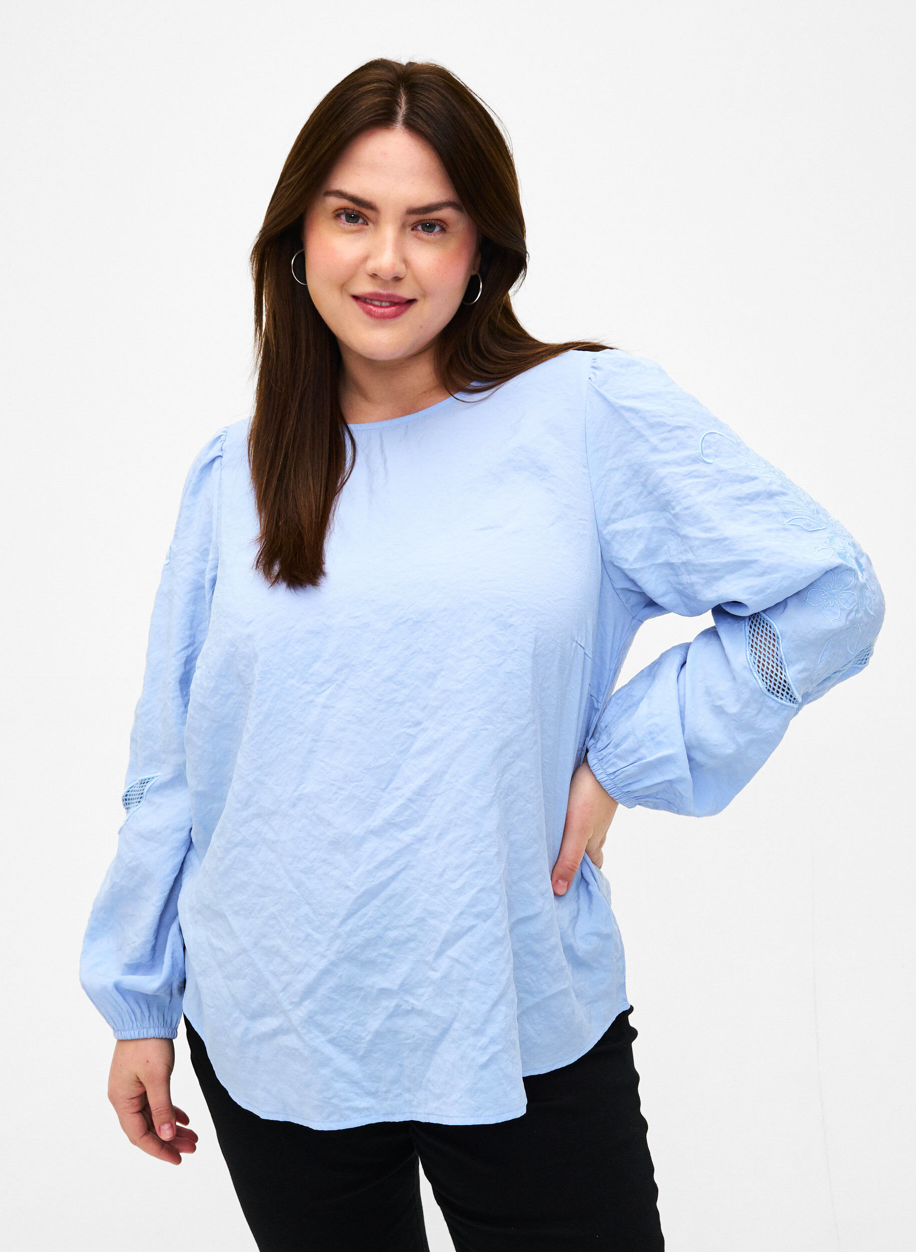 Zizzi Bluse i TENCEL&trade; Modal med broderidetaljer, Serenity, Model image number 0