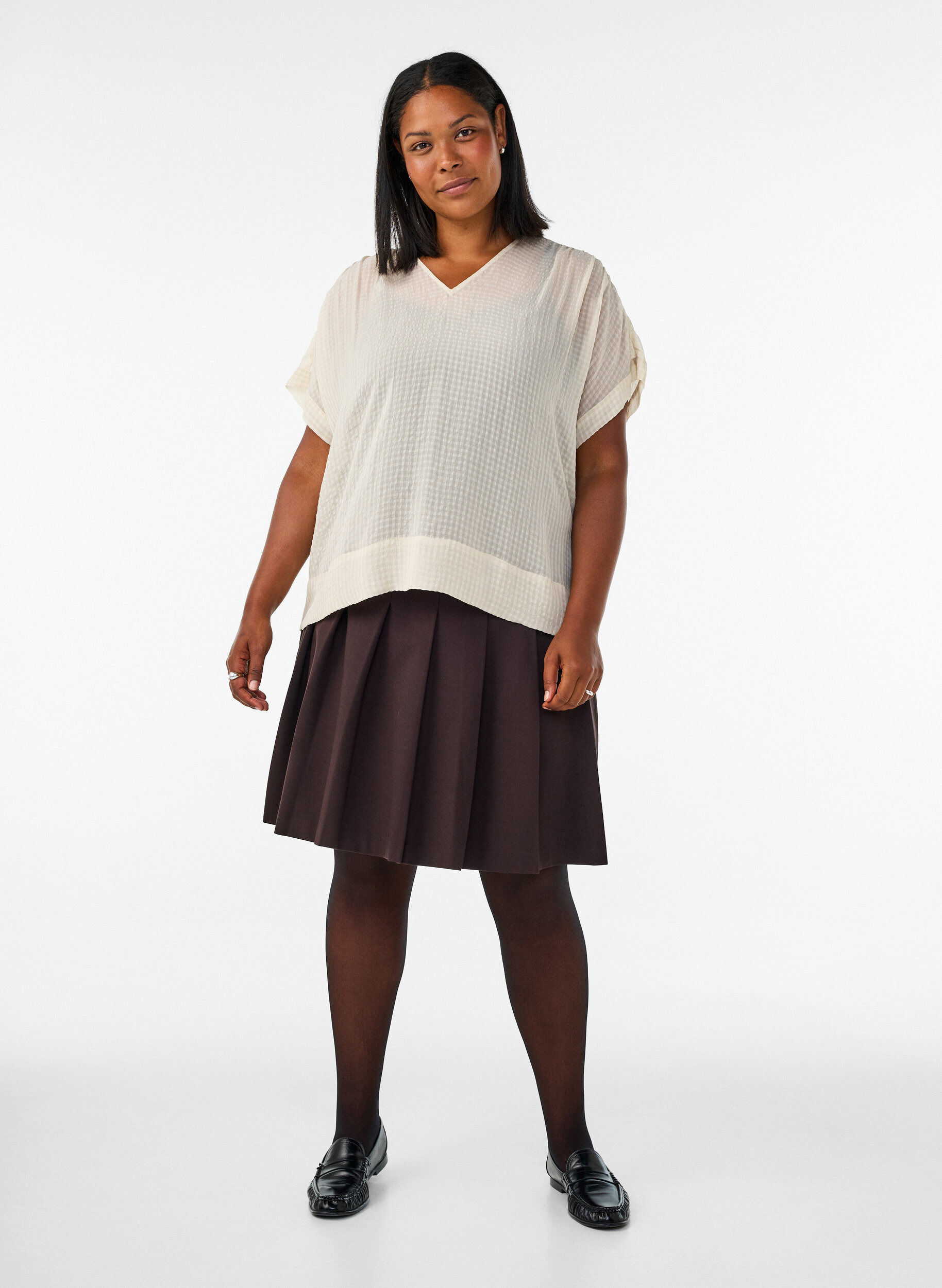 ZizziBluse i b&aelig;k og b&oslash;lge med V-udsk&aelig;ring, Beige, Model image number 1
