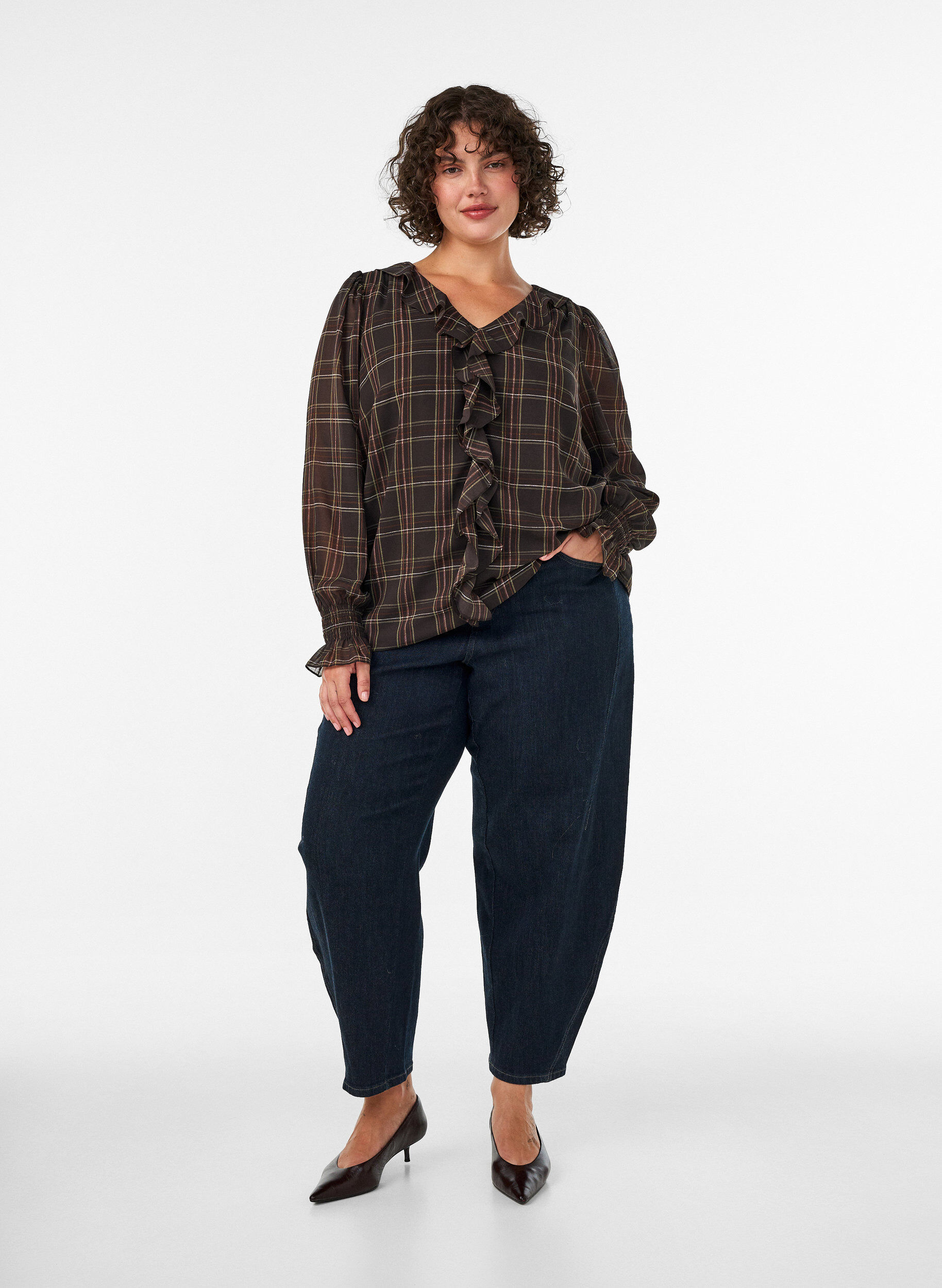 ZizziBluse med tern og fl&aelig;sedetaljer, Gr&oslash;n, Model image number 1