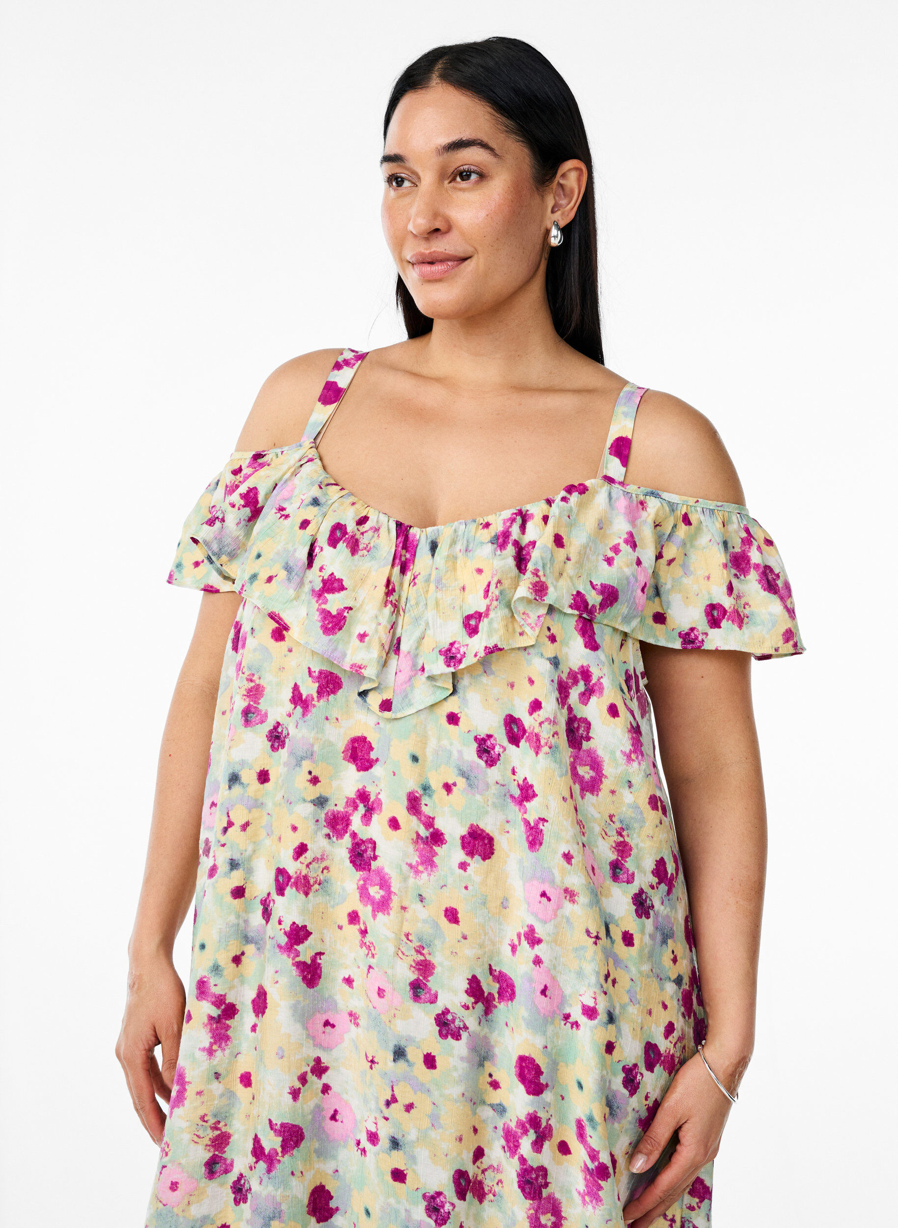 Zizzi Blomstret midikjole med off-shoulder fl&aelig;se, Vanilla, Model image number 3