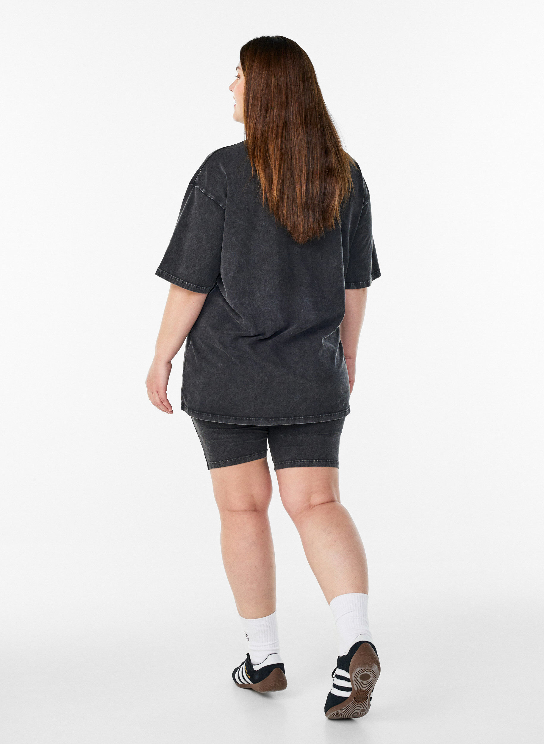 Zizzi T&aelig;tsiddende jerseyshorts med washed effekt, Sort, Model image number 1