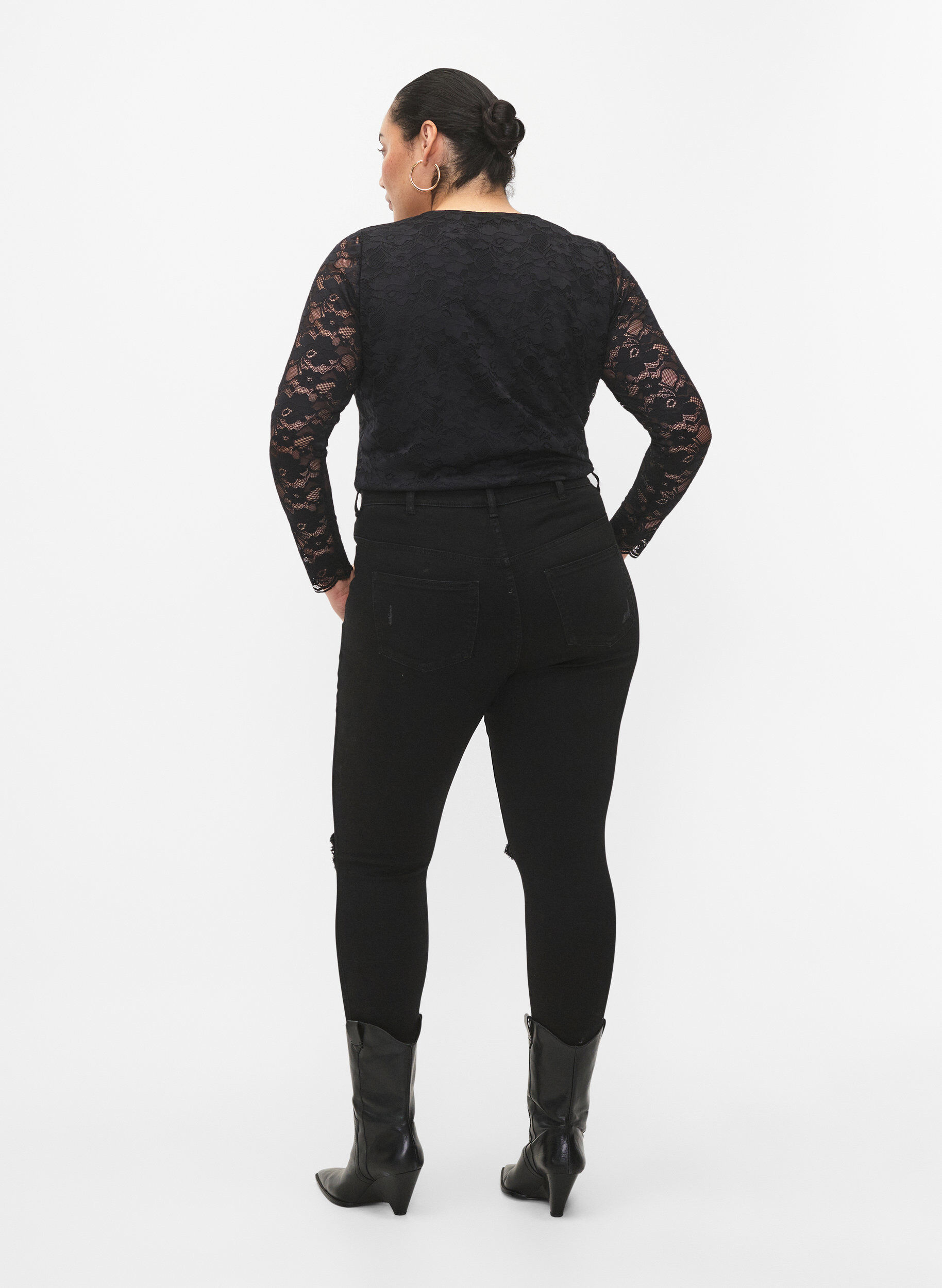 Zizzi T&aelig;tsiddende jeans med sliddetaljer, Black, Model image number 1