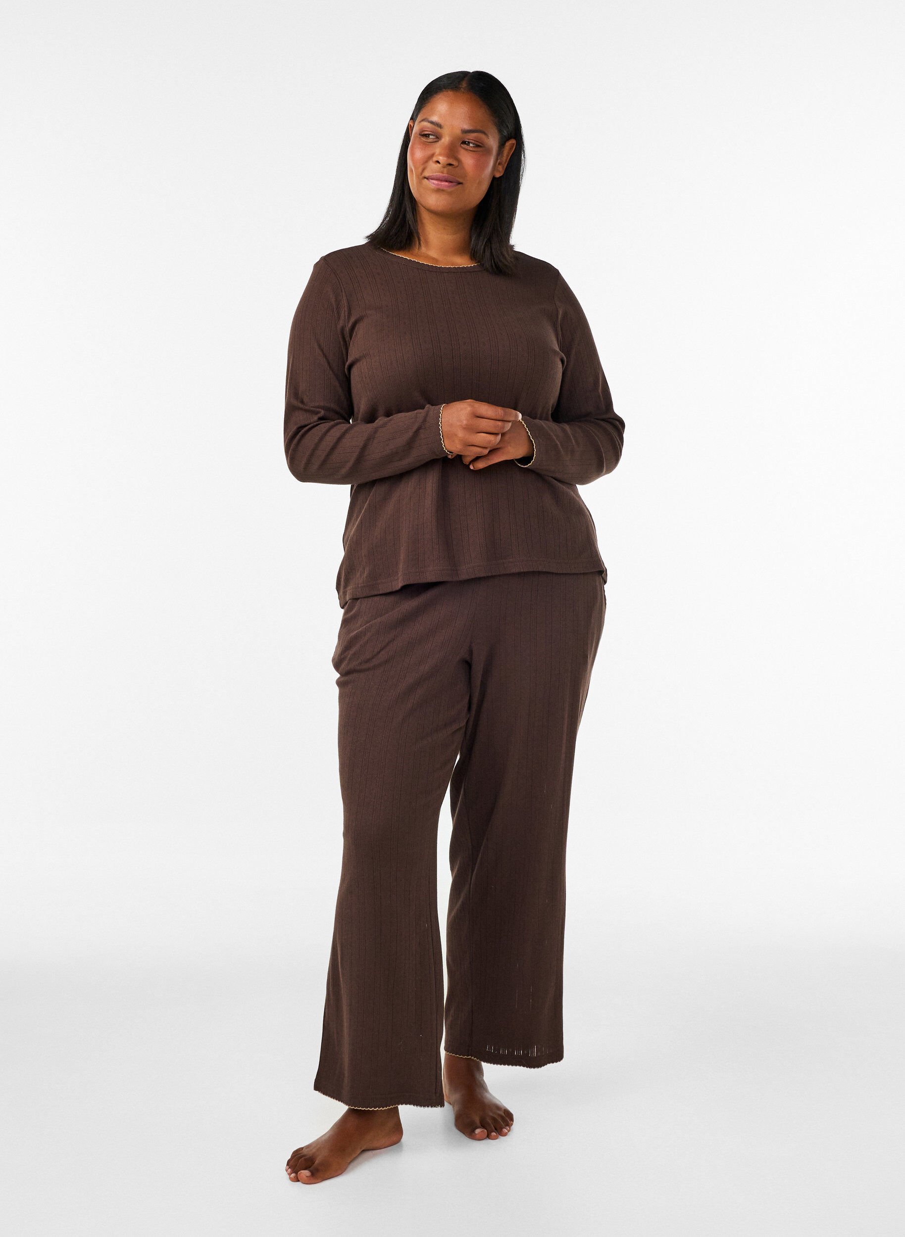 ZizziNatbluse i &oslash;kologisk bomuld med hulm&oslash;nster, Brun, Model image number 1