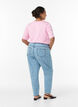 Mille mom fit jeans med broderi, Blå, Model image number 1