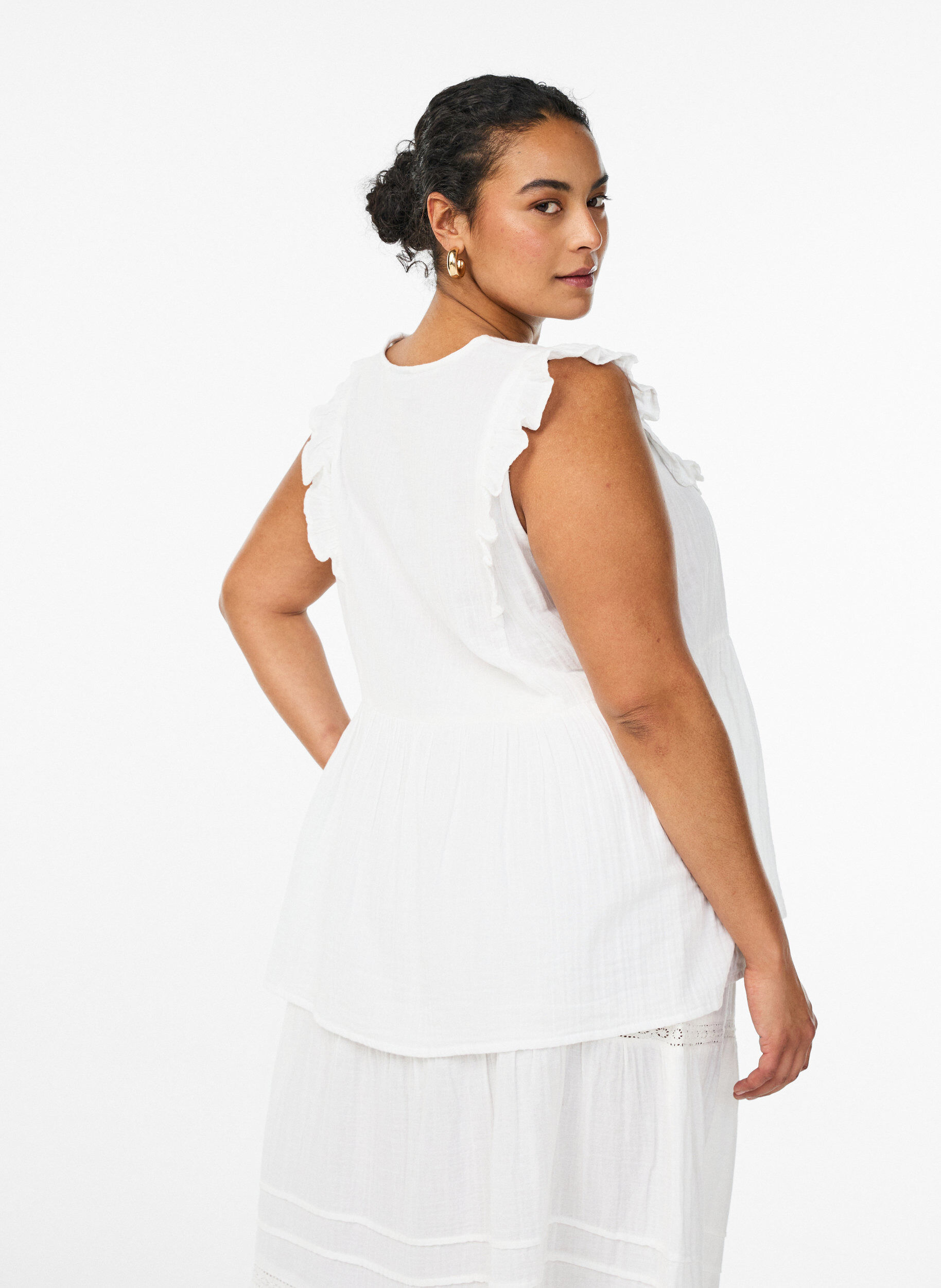 Zizzi&AElig;rmel&oslash;s bluse i bomuldsmusselin med fl&aelig;ser, Hvid, Model image number 2