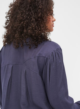 Lang ensfarvet skjorte i viskosemix, Odysses Gray, Model image number 2