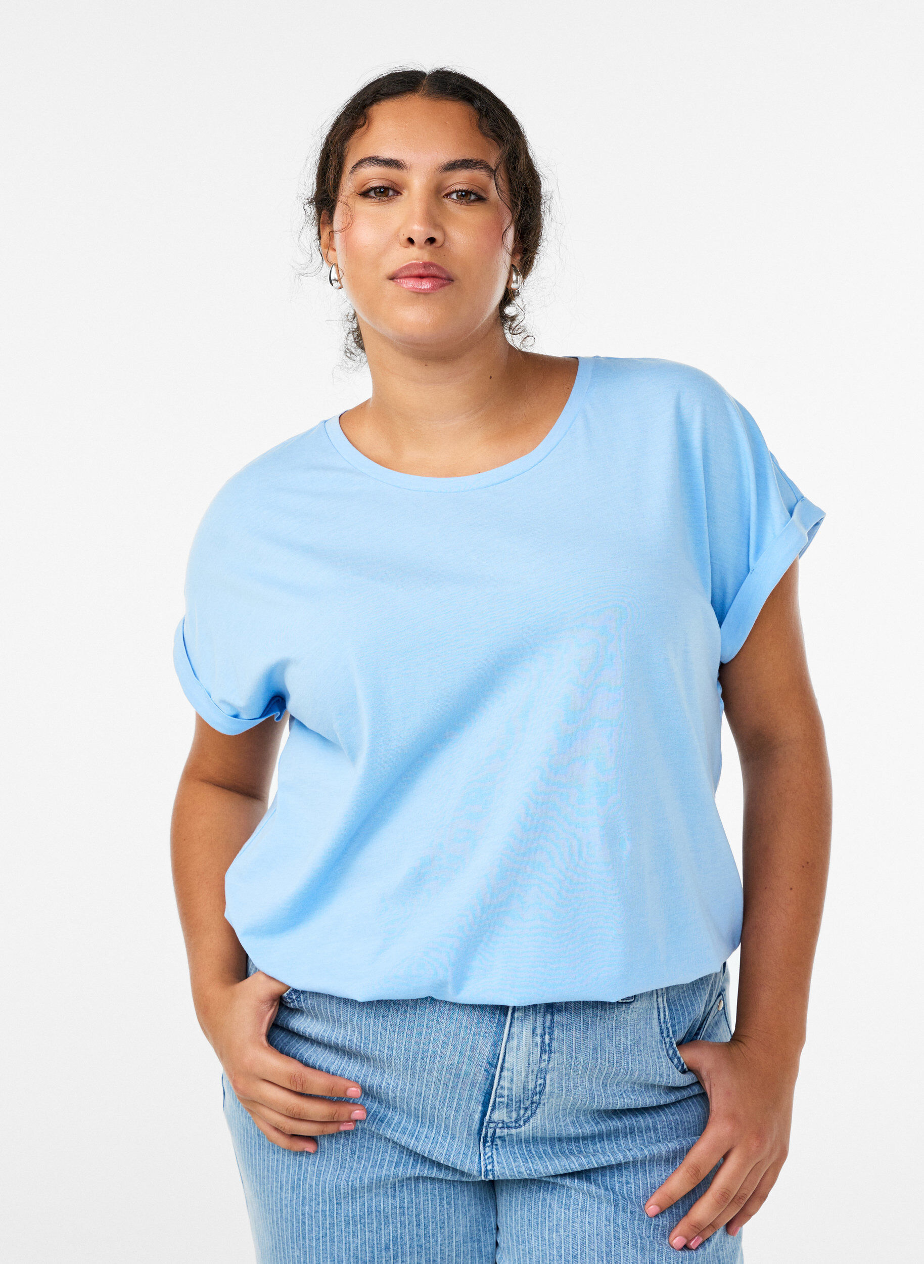 Kort&aelig;rmet t-shirt i bomuldsblanding	, Bl&aring;, Model
