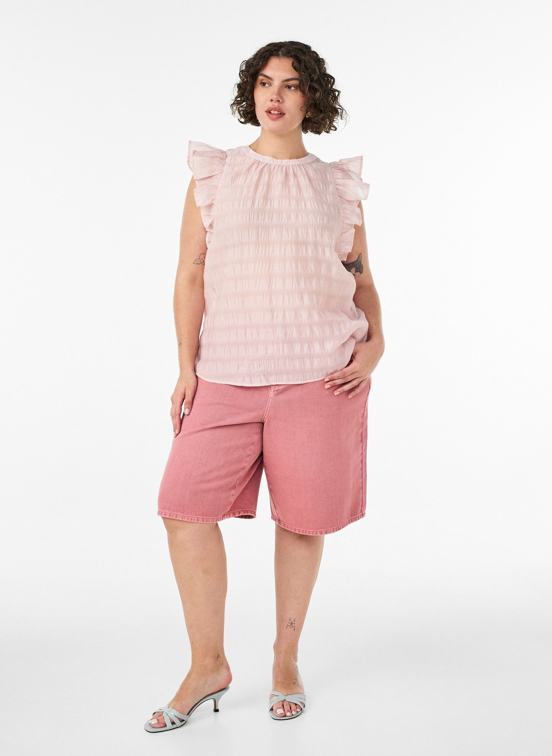 Zizzi&AElig;rmel&oslash;s bluse med struktur og fl&aelig;ser, Lyser&oslash;d, Model image number 1