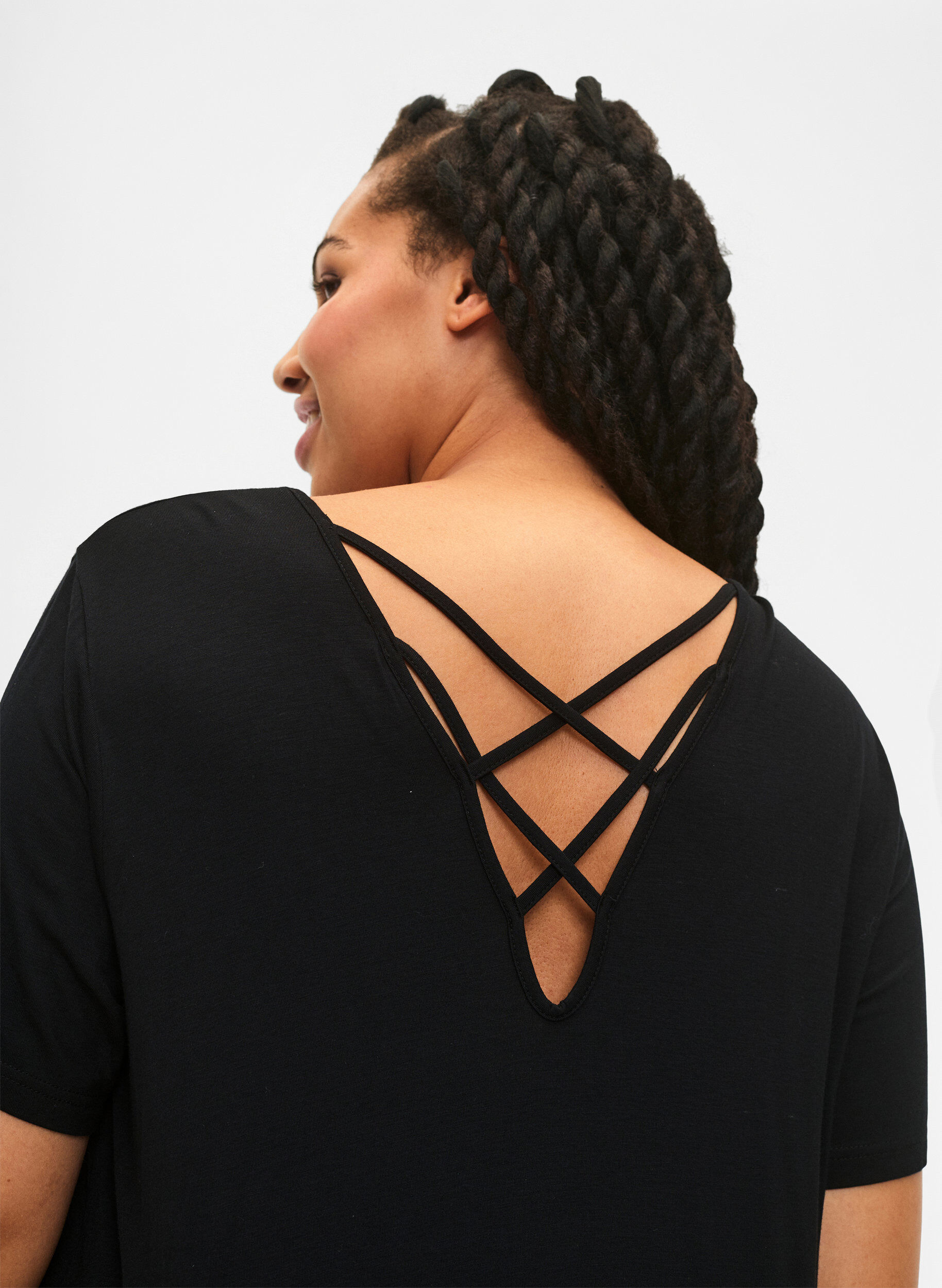 Zizzi Kort&aelig;rmet viskose natkjole med rygdetalje, Sort, Model image number 3