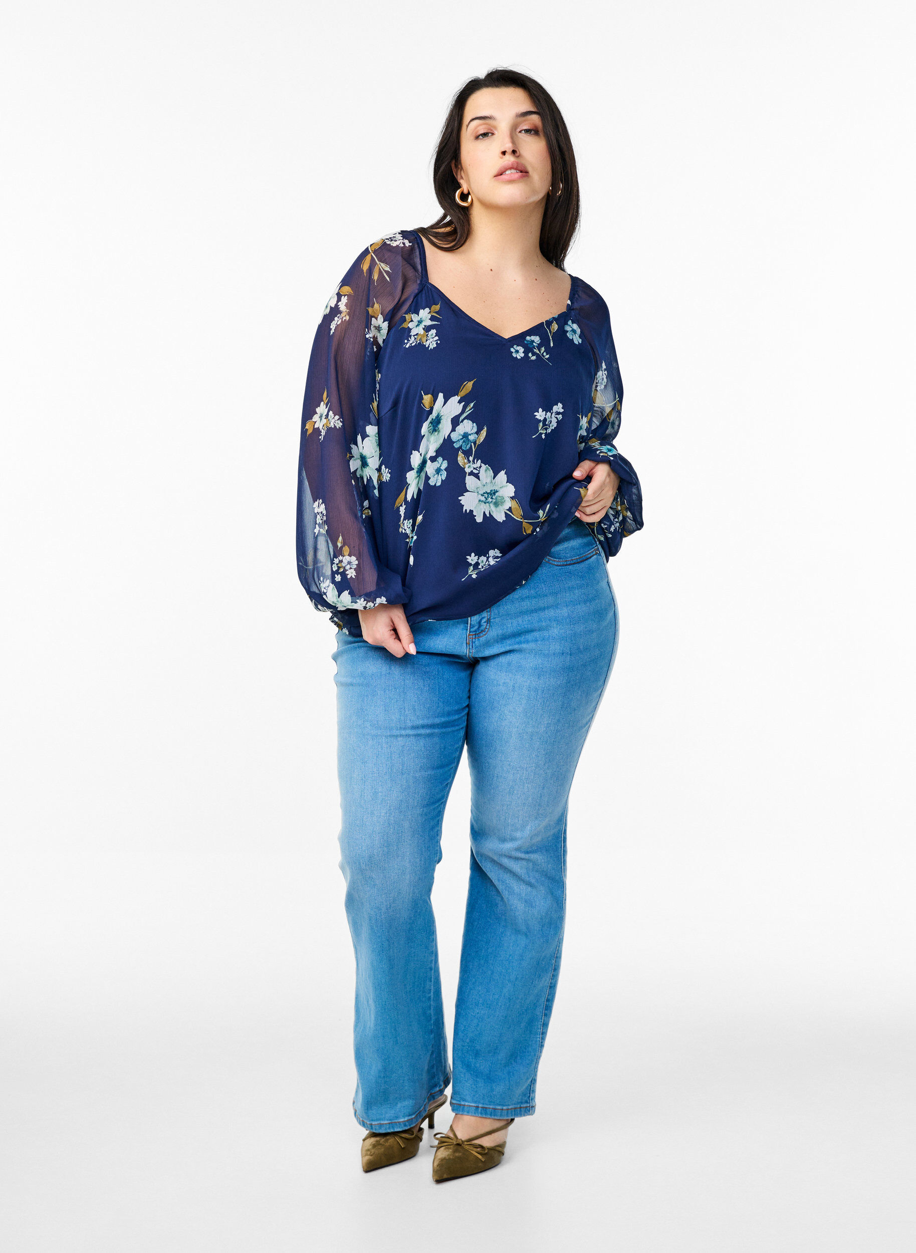 Zizzi Chiffonbluse med blomster og lange &aelig;rmer, Bl&aring;, Model image number 1