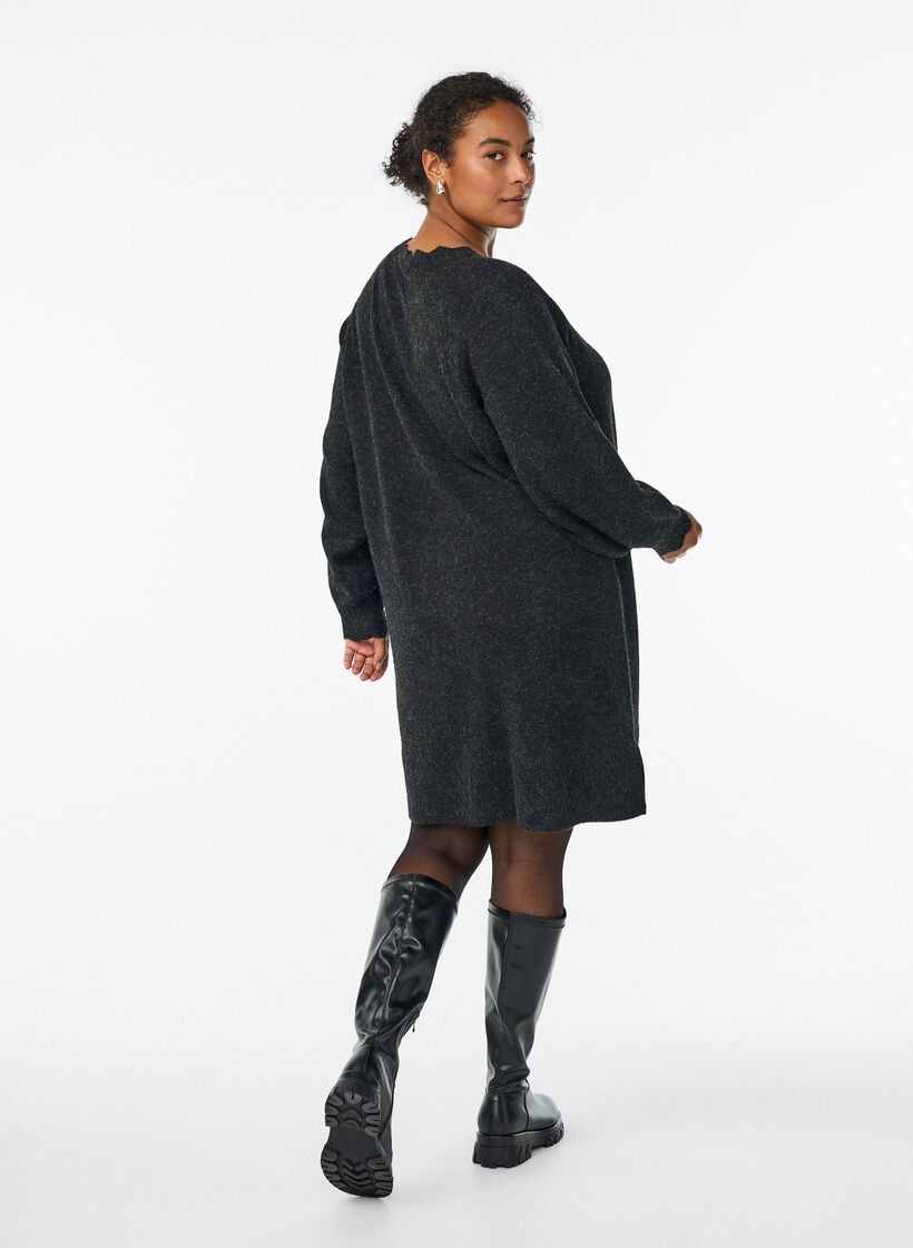 Kort strikkjole med b&oslash;lgede kanter og slidser, Gr&aring;, Model image number 1