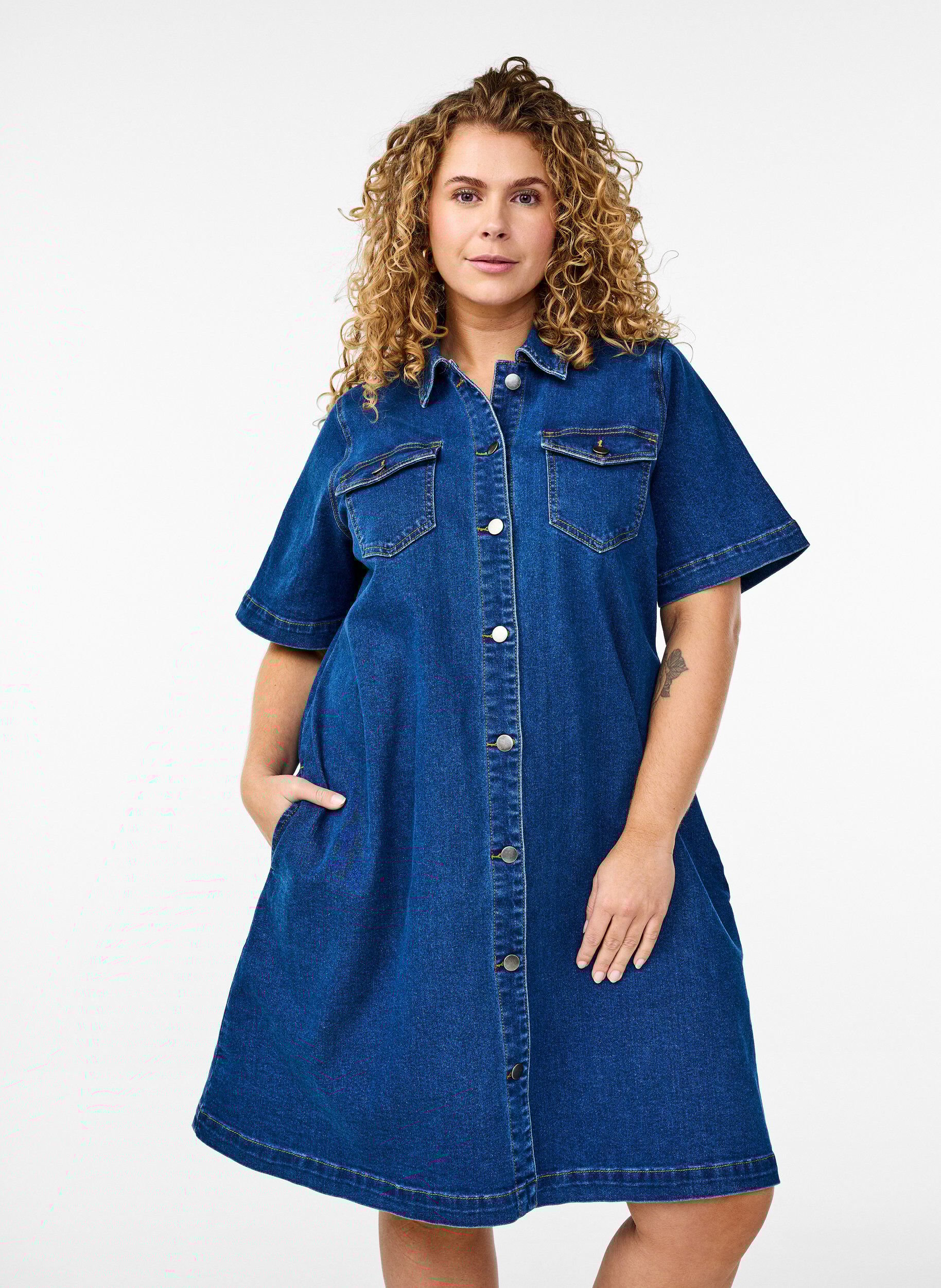Zizzi Denimkjole med knapper og korte &aelig;rmer, Bl&aring;, Model image number 0