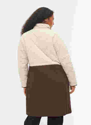 Lang quiltet jakke med color-block, Black Coffee Comb, Model image number 1