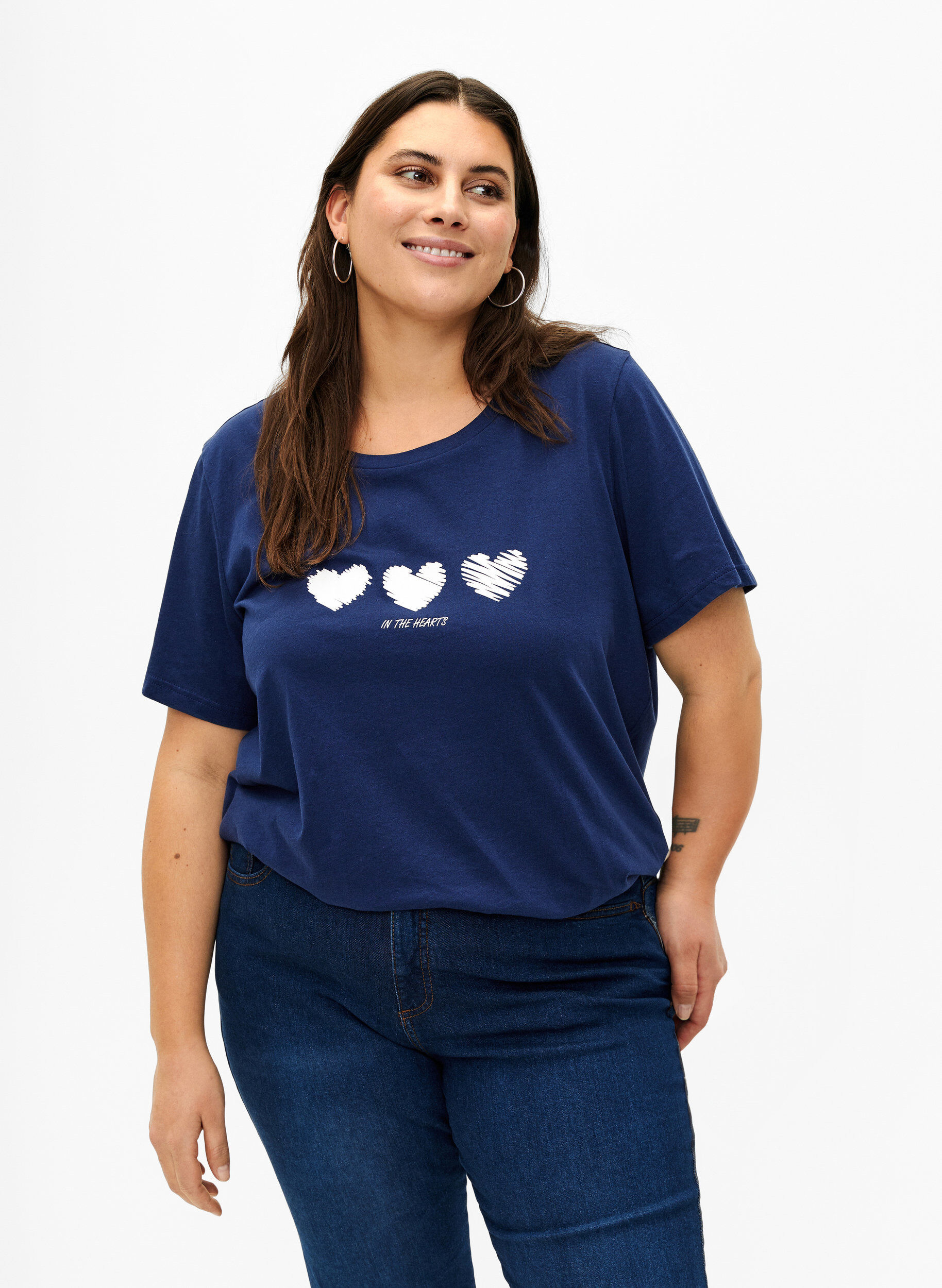Zizzi T-shirt i bomuld med print og rund hals , Medieval B.W. Hearts, Model image number 0