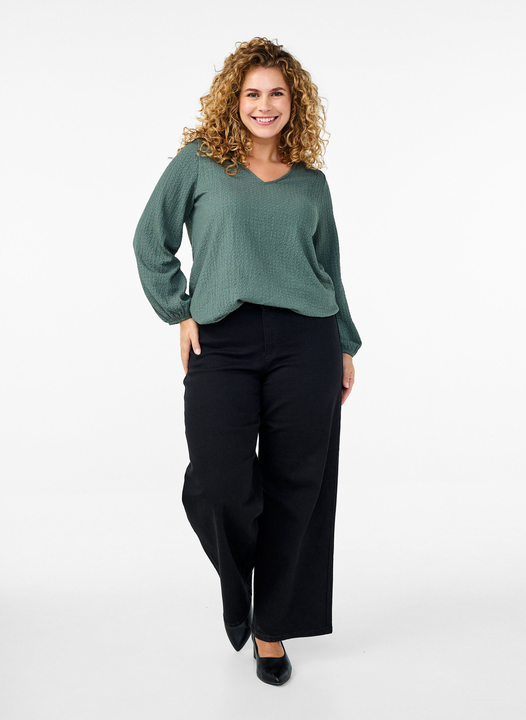 Zizzi FLASH - Bluse med struktur og lange &aelig;rmer, Balsam Green, Model image number 2