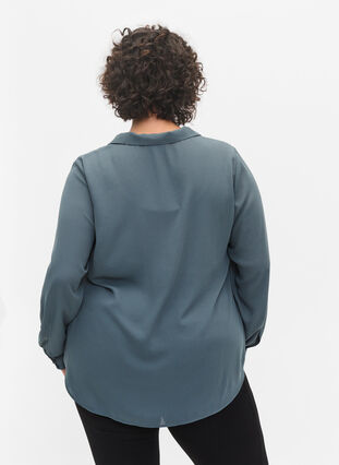 Skjorte med knaplukning og v-udskæring, Balsam Green, Model image number 1