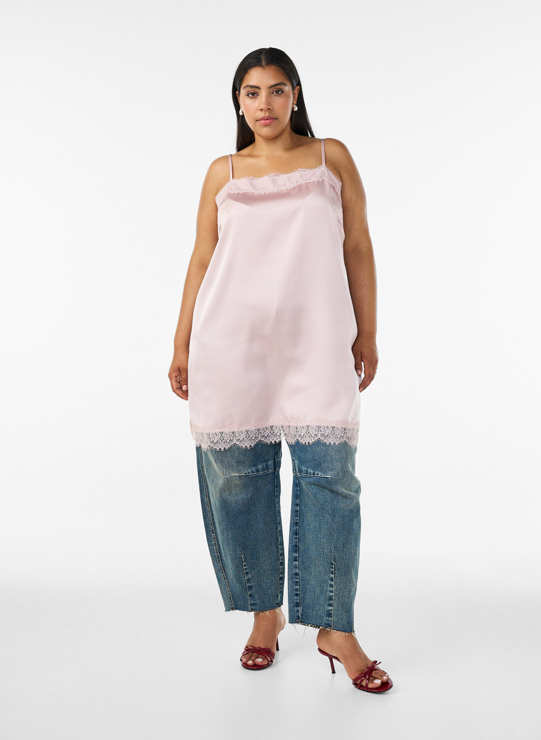 ZizziLang satintop med blondekanter, Lyser&oslash;d, Model image number 1
