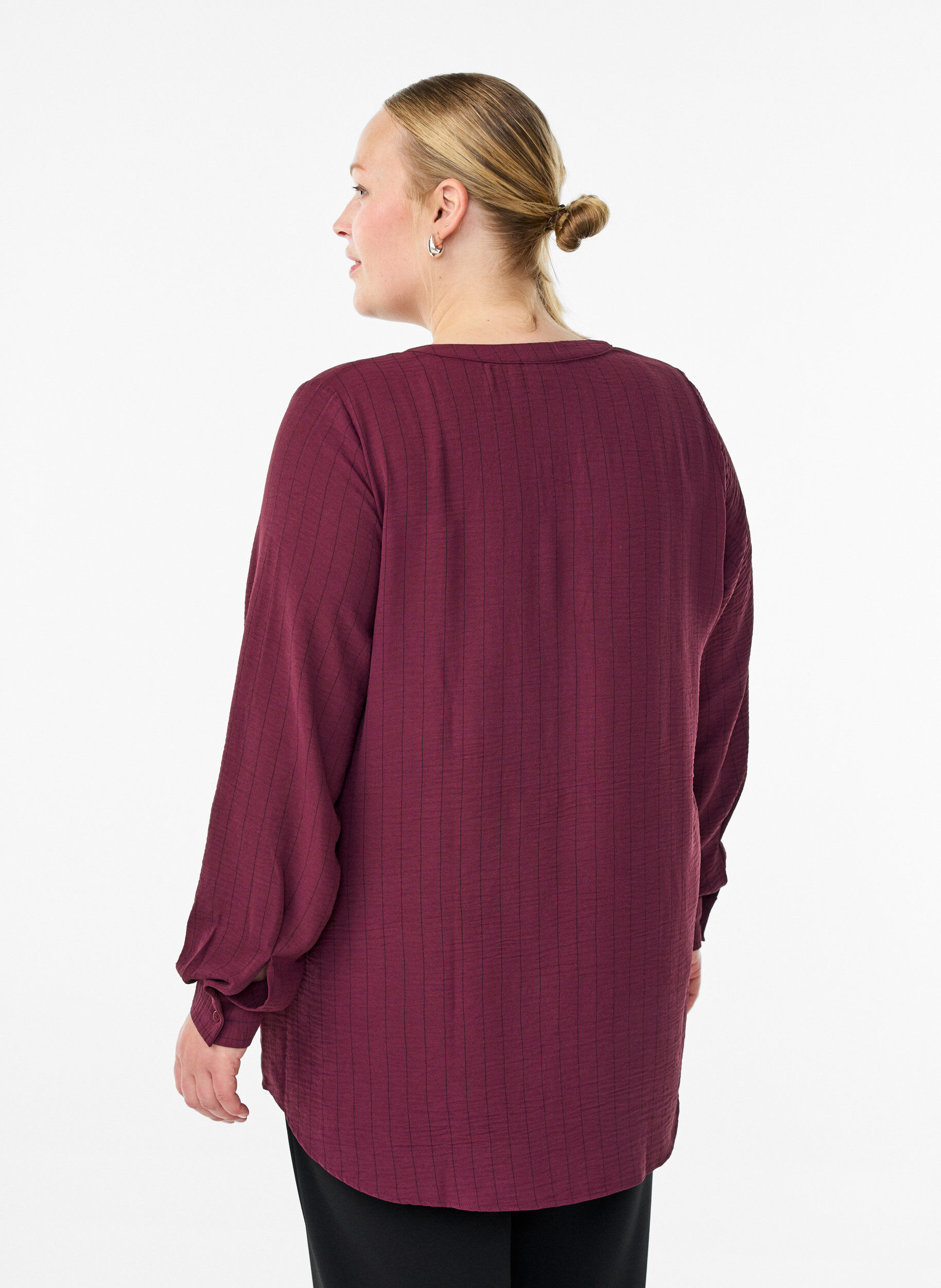 Zizzi N&aring;lestribet skjortebluse, R&oslash;d, Model image number 2