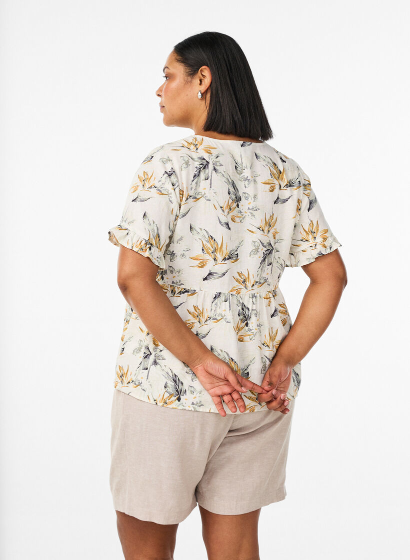 Shorts i h&oslash;r og viskose med h&oslash;j talje, Beige, Model image number 2