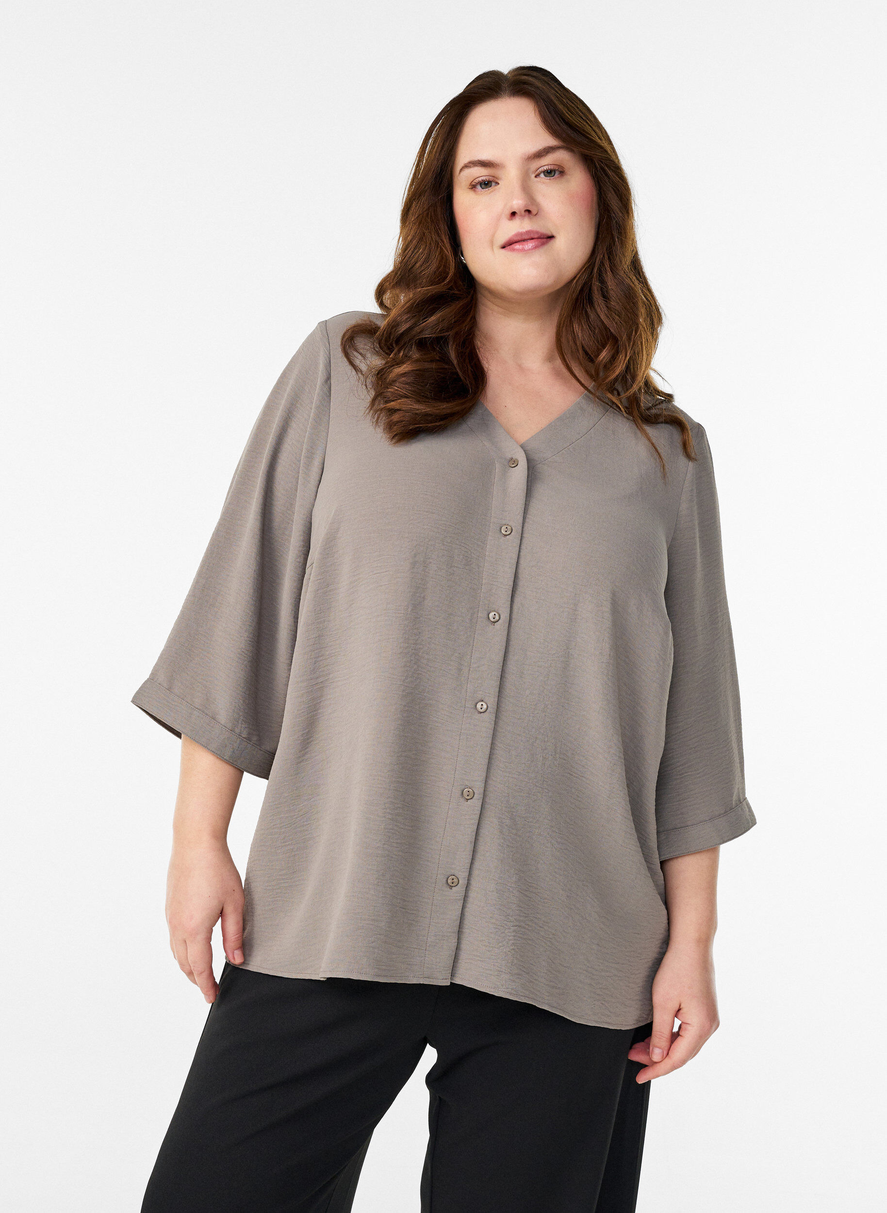 Zizzi Skjortebluse med V-udsk&aelig;ring og 3/4-&aelig;rmer, Beige, Model image number 0