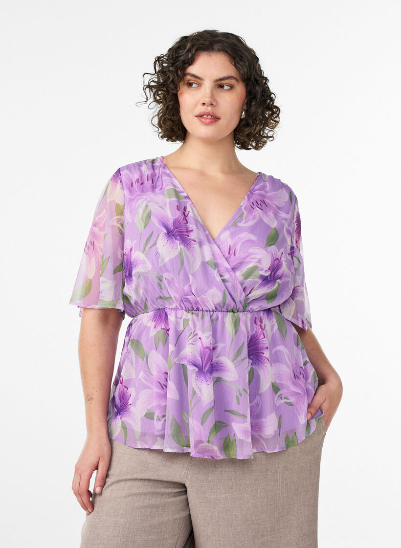 Blomstret chiffonbluse med korte &aelig;rmer, Lilla, Model image number 0