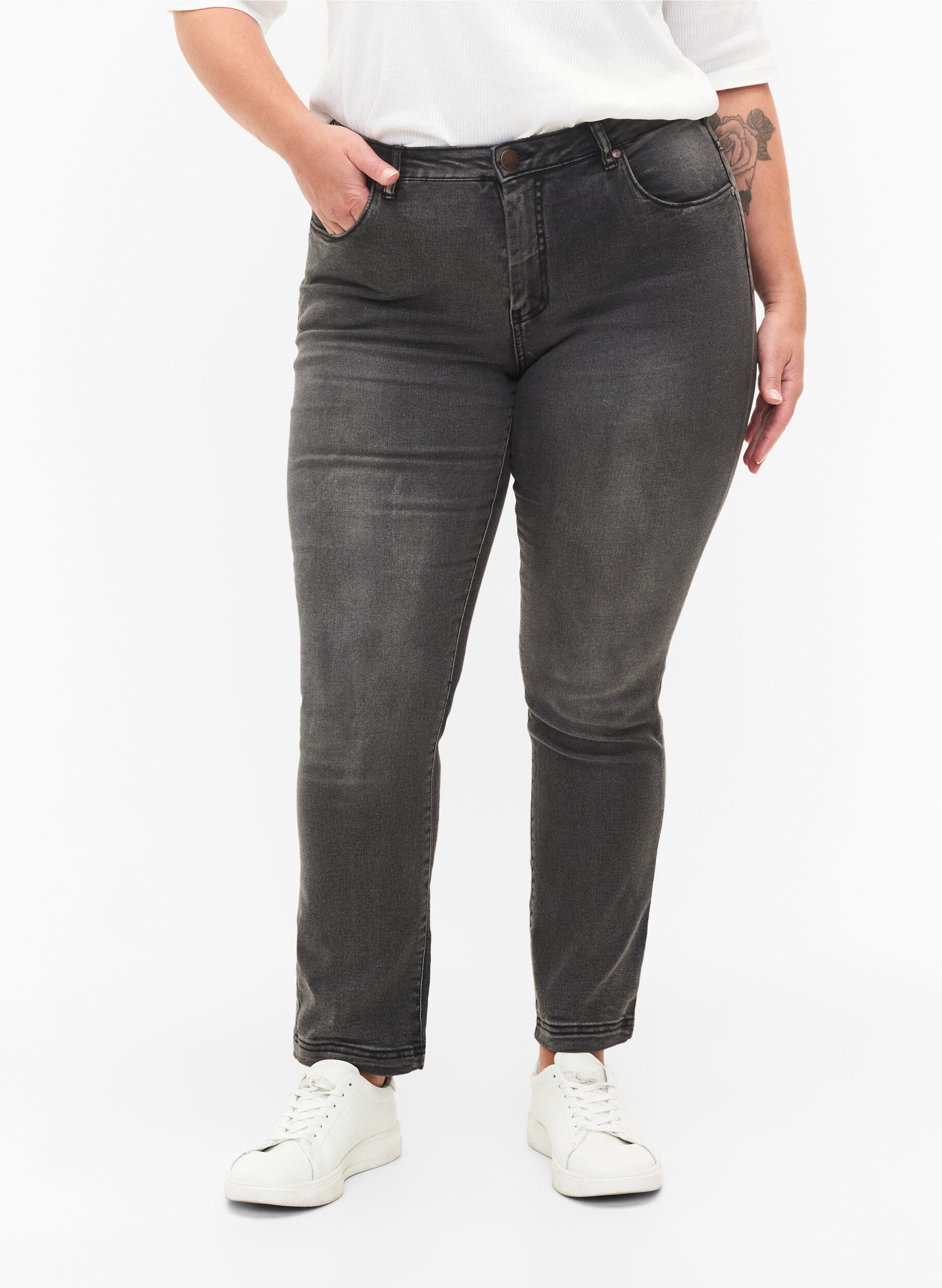 Zizzi Slim fit Emily jeans med regul&aelig;r talje, Gr&aring;, Model image number 2