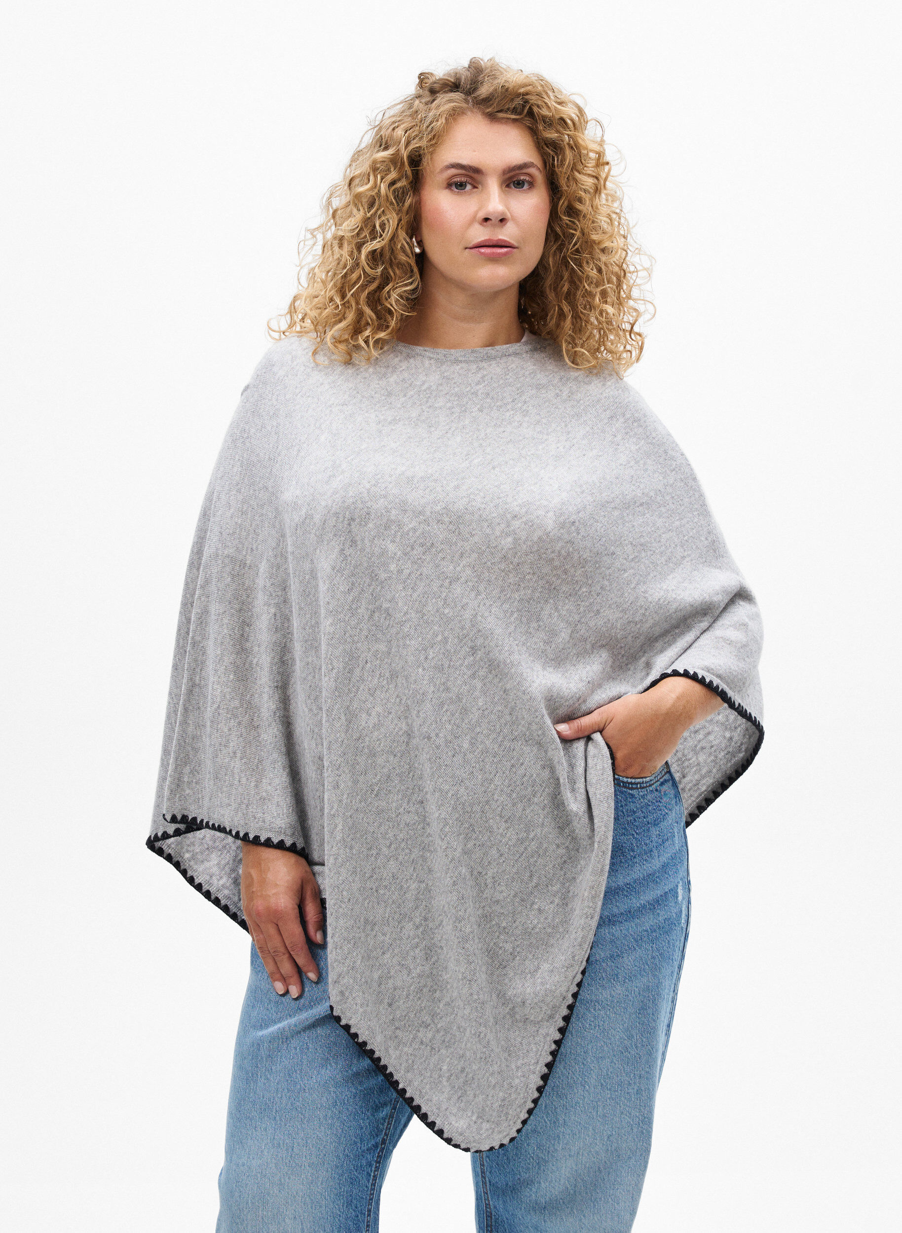 Finstrikket poncho, Gr&aring;, Model