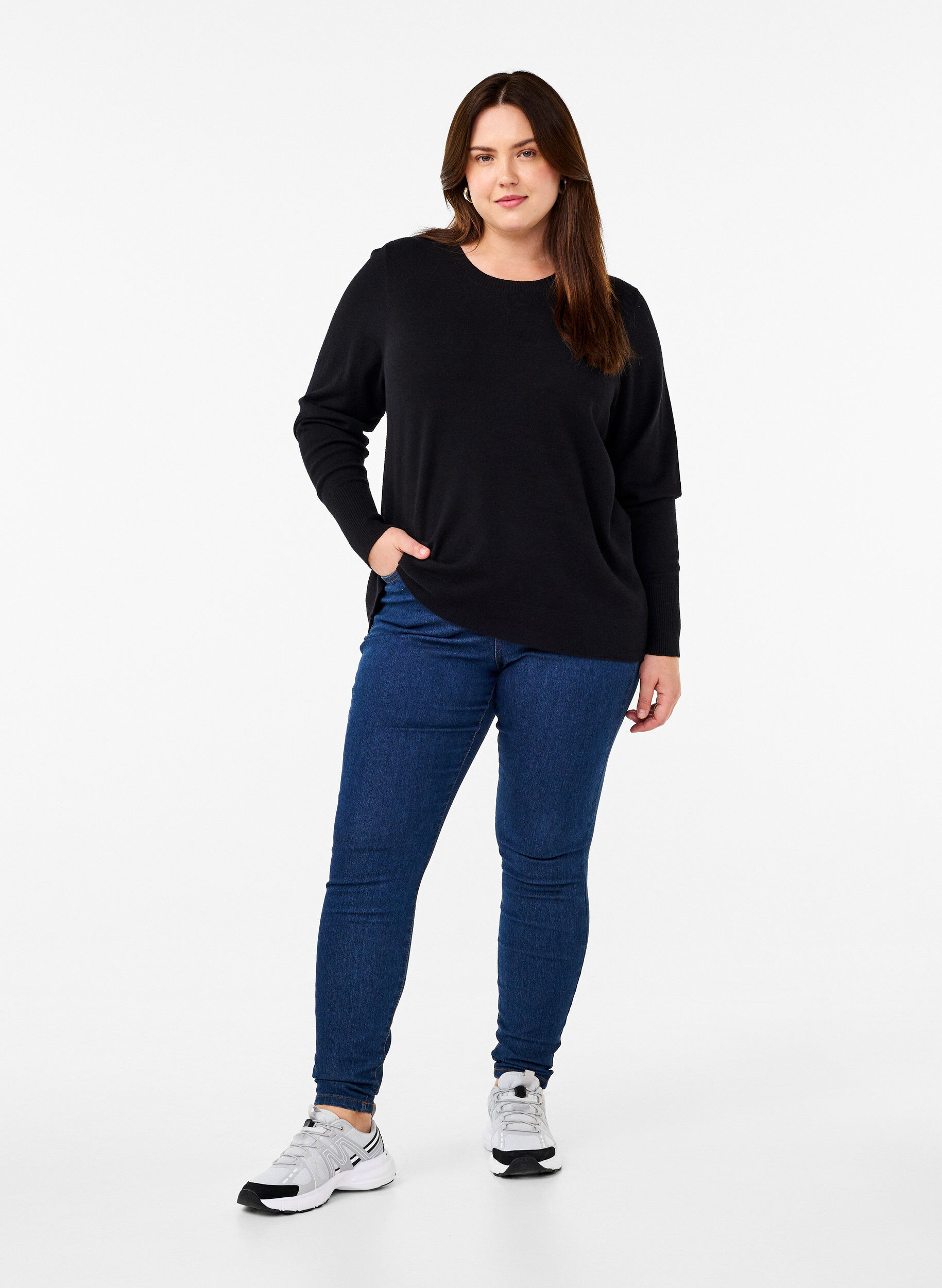 Zizzi FLASH - Strikbluse med rund hals, Sort, Model image number 1