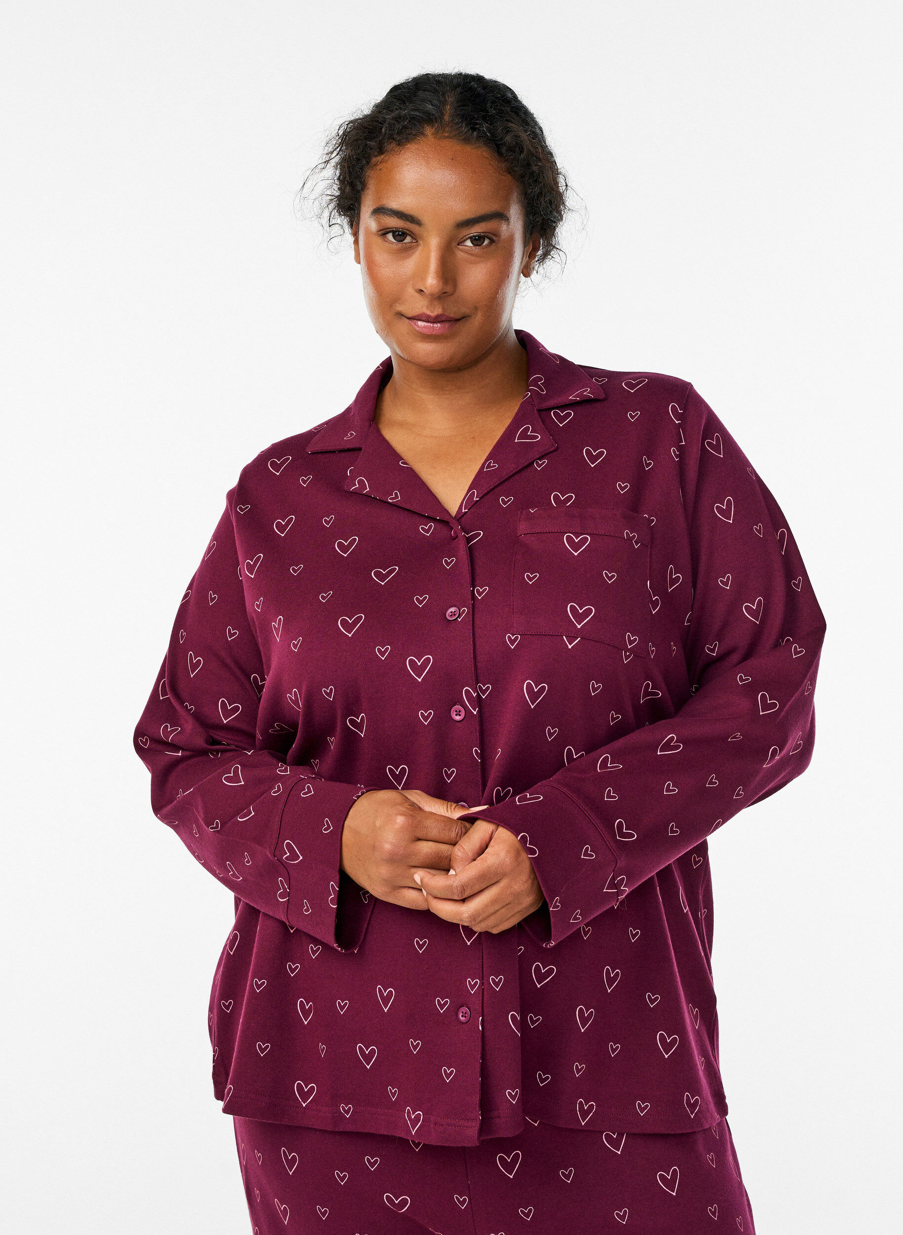 Bomulds pyjamas-skjorte med brystlomme, R&oslash;d, Model