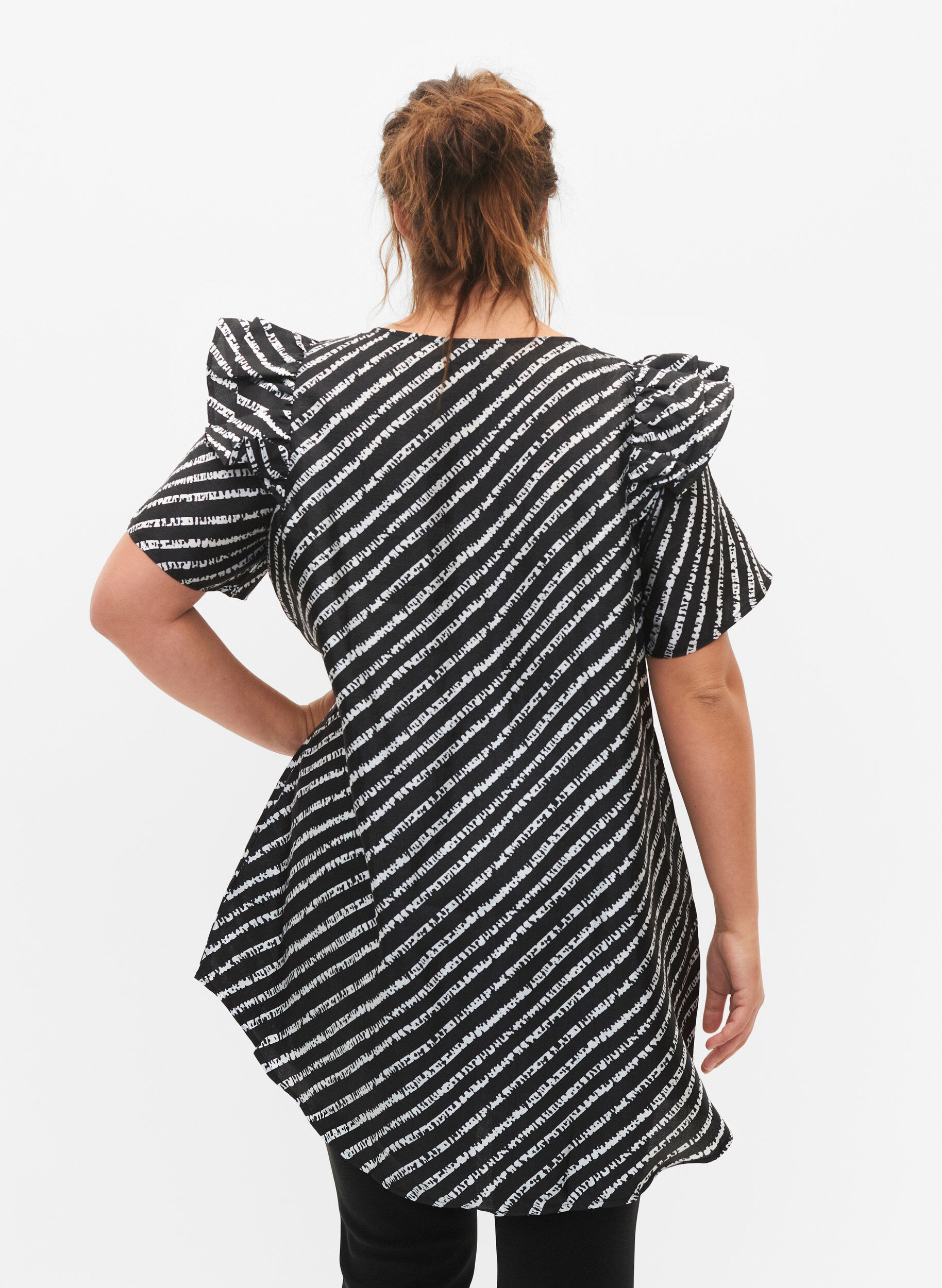 Zizzi Stribet tunika med fl&aelig;ser, Black/White Stripes, Model image number 1